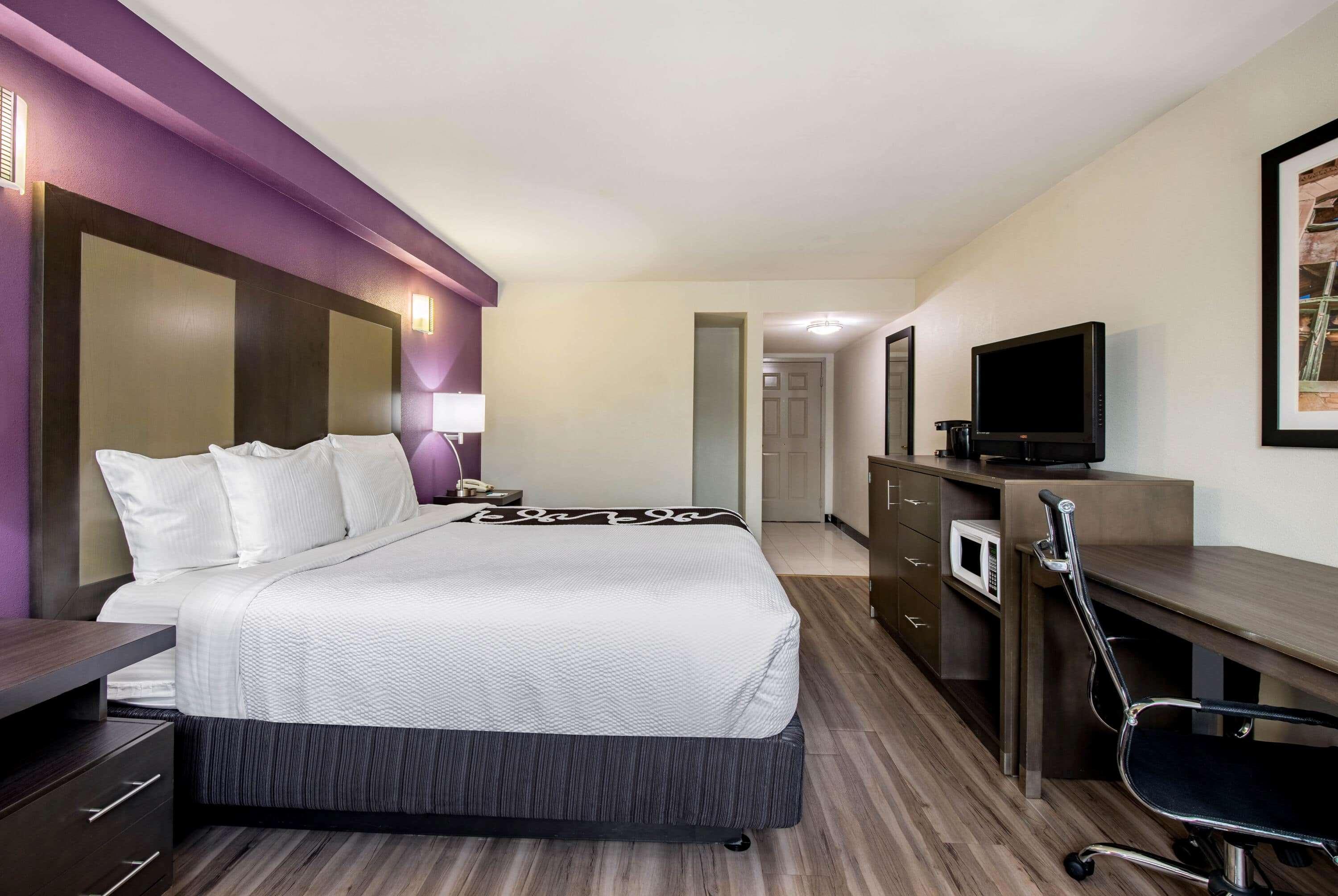 La Quinta Inn & Suites West Long Branch — photo 5