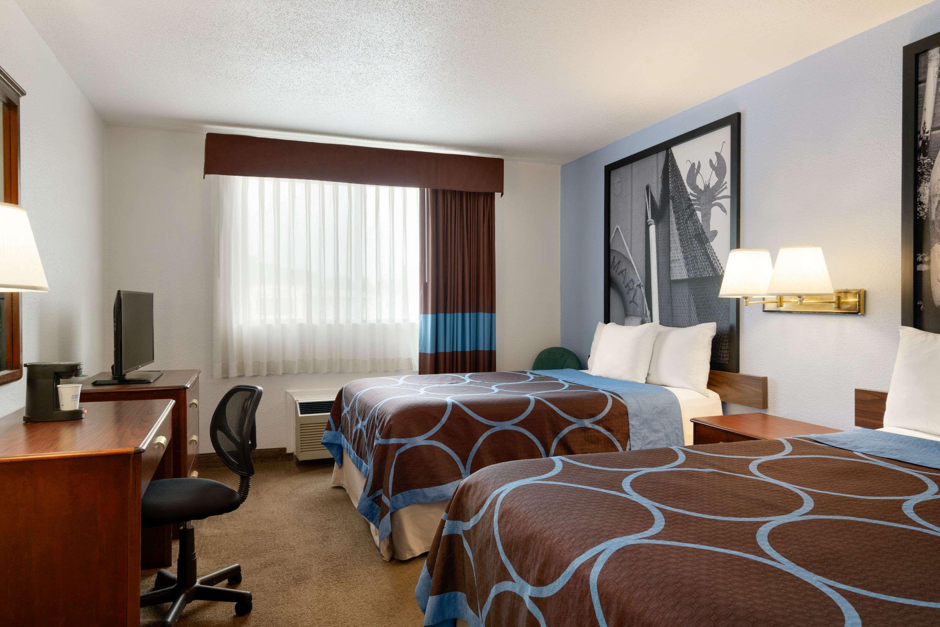 Super 8 by Wyndham Portland ME — photo 5