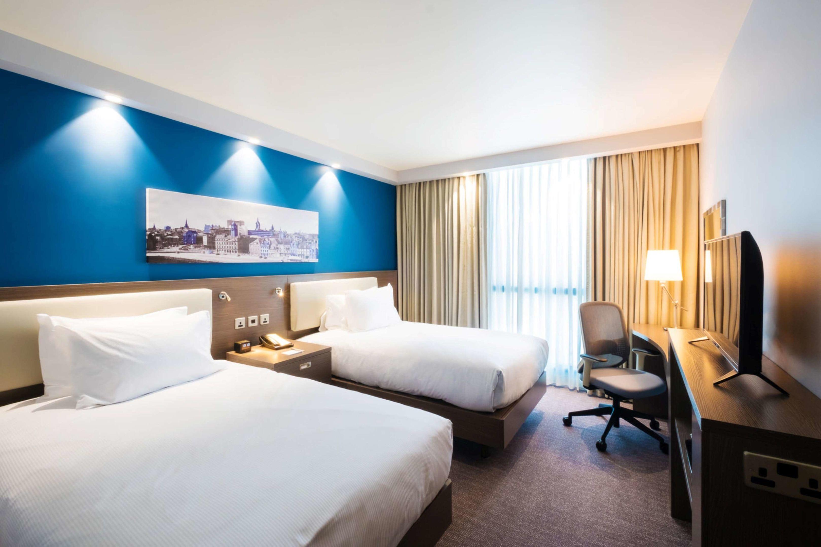 Hampton By Hilton Hamilton Park — photo 5