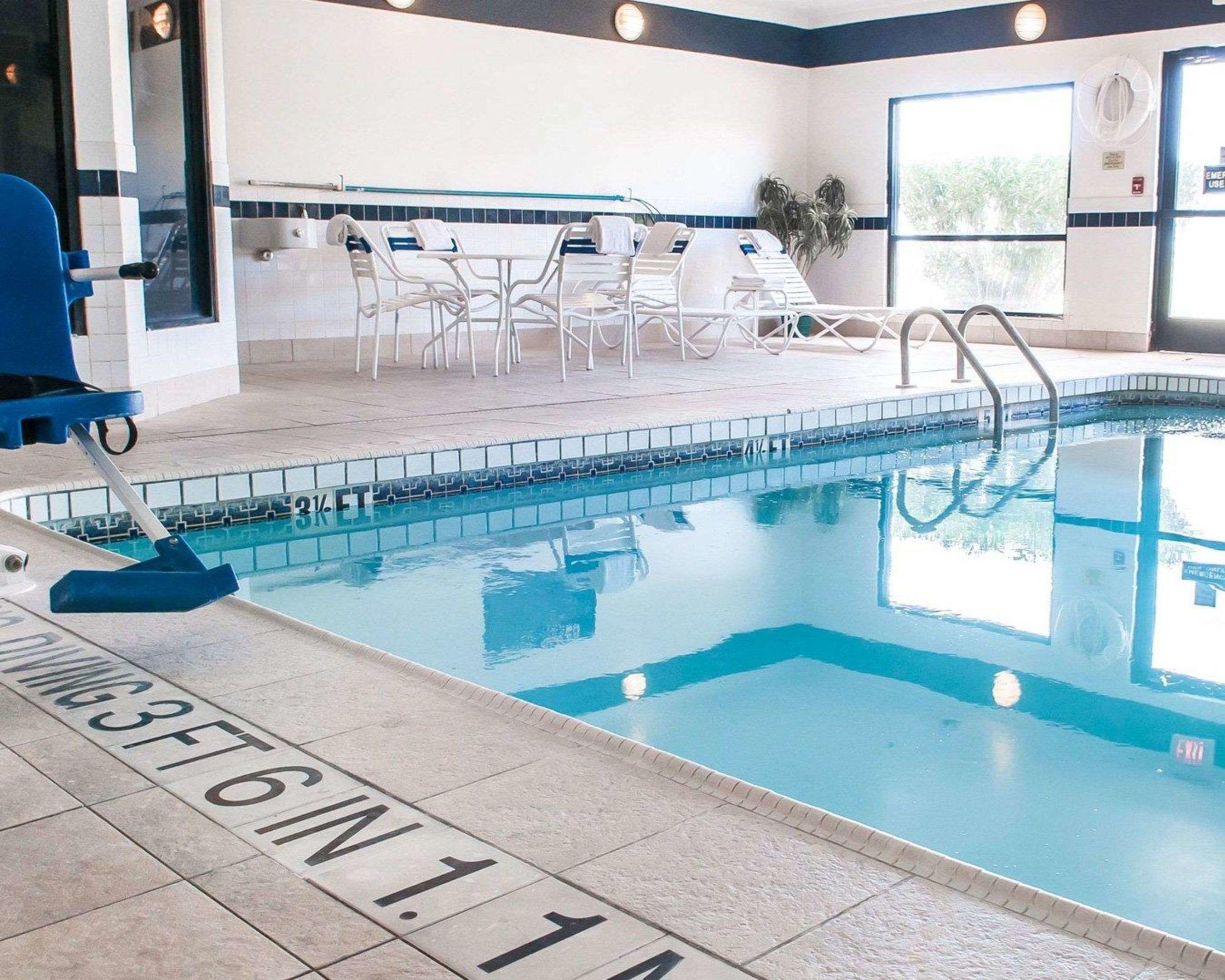 Comfort Suites University — photo 4