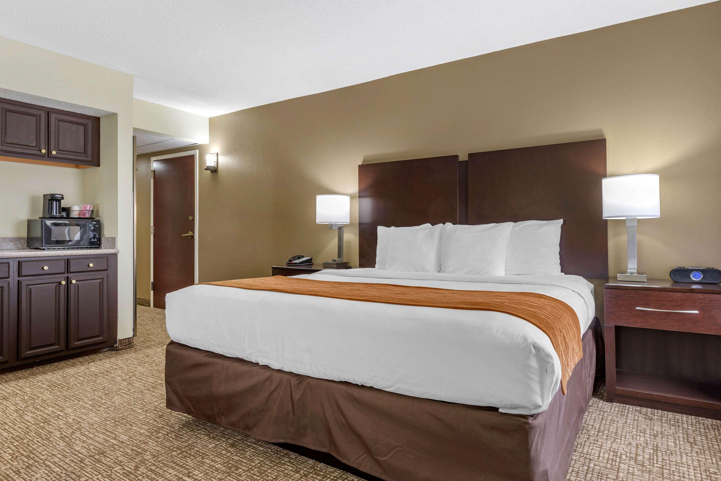Comfort Inn & Suites — photo 5
