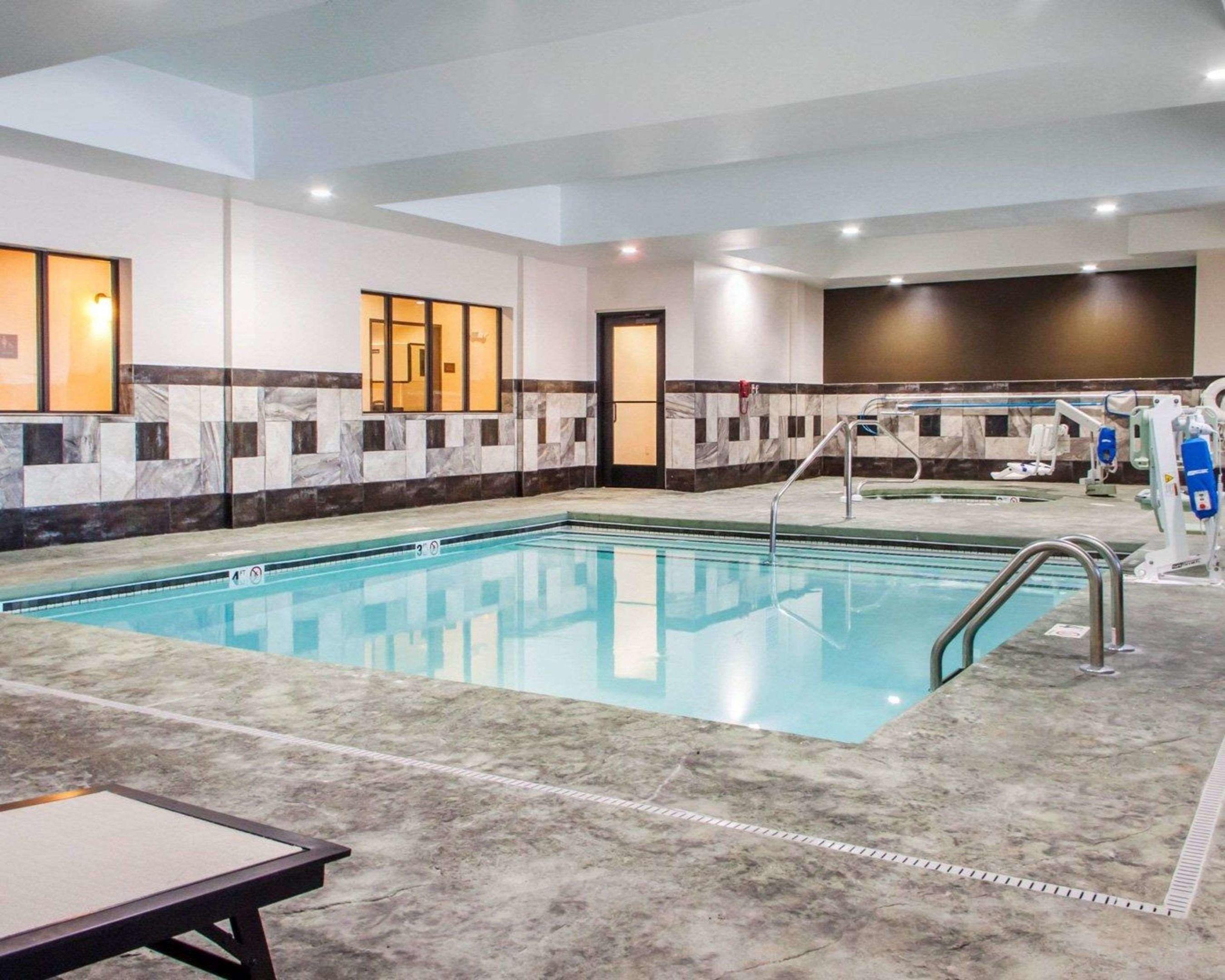 Comfort Inn & Suites — photo 4