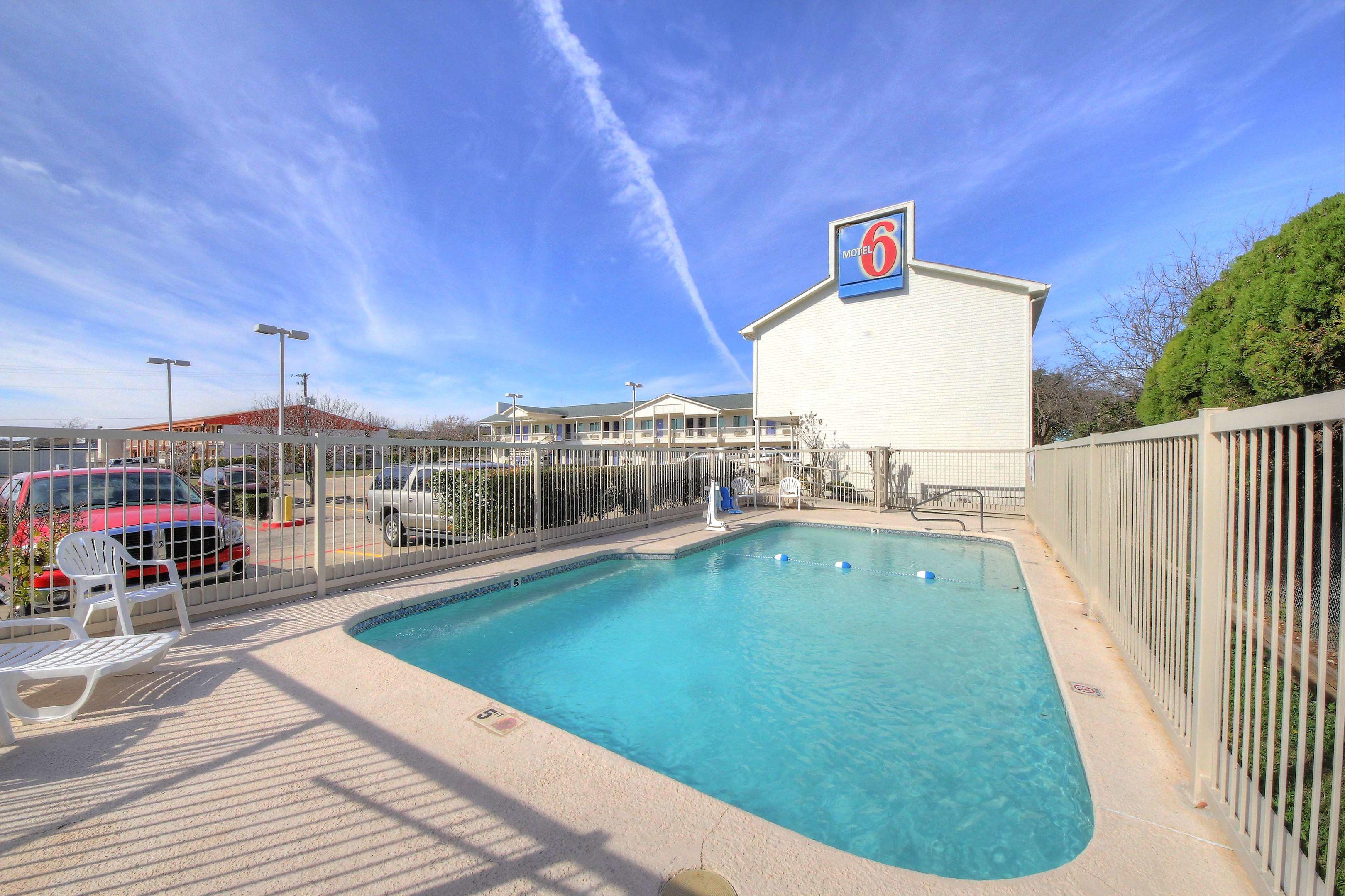 Motel 6 Kerrville — photo 5