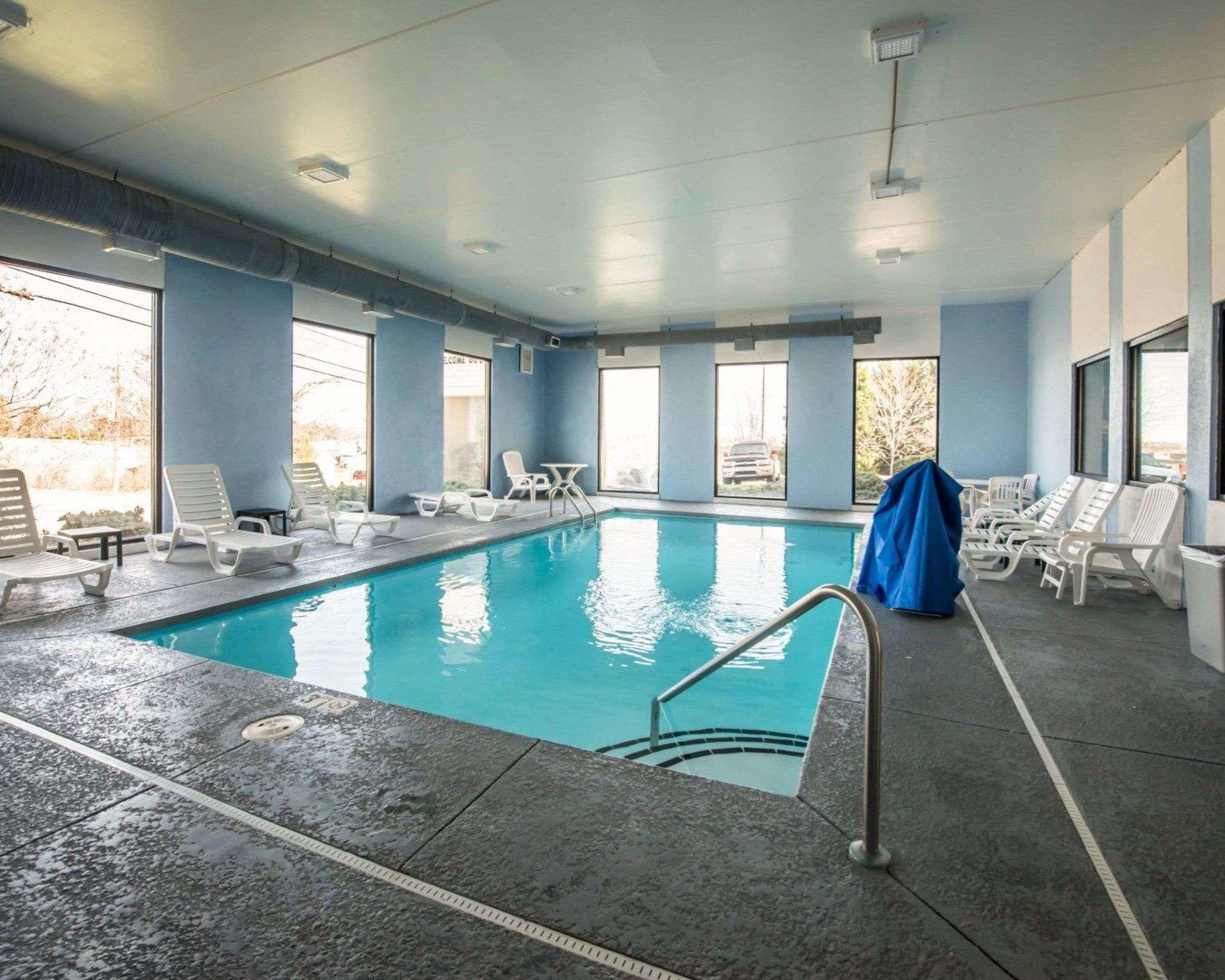 Comfort Inn & Suites — photo 4