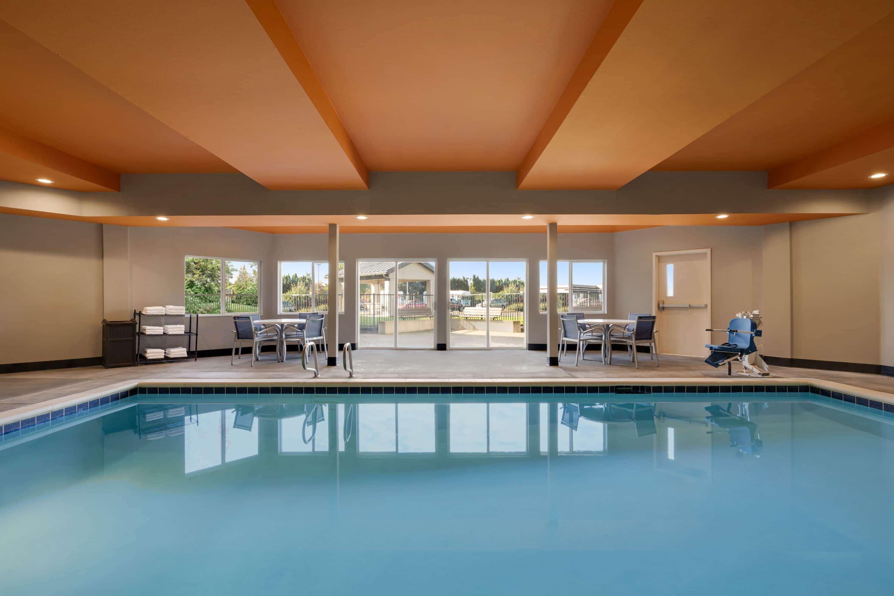 La Quinta Inn & Suites by Wyndham Springfield — photo 4