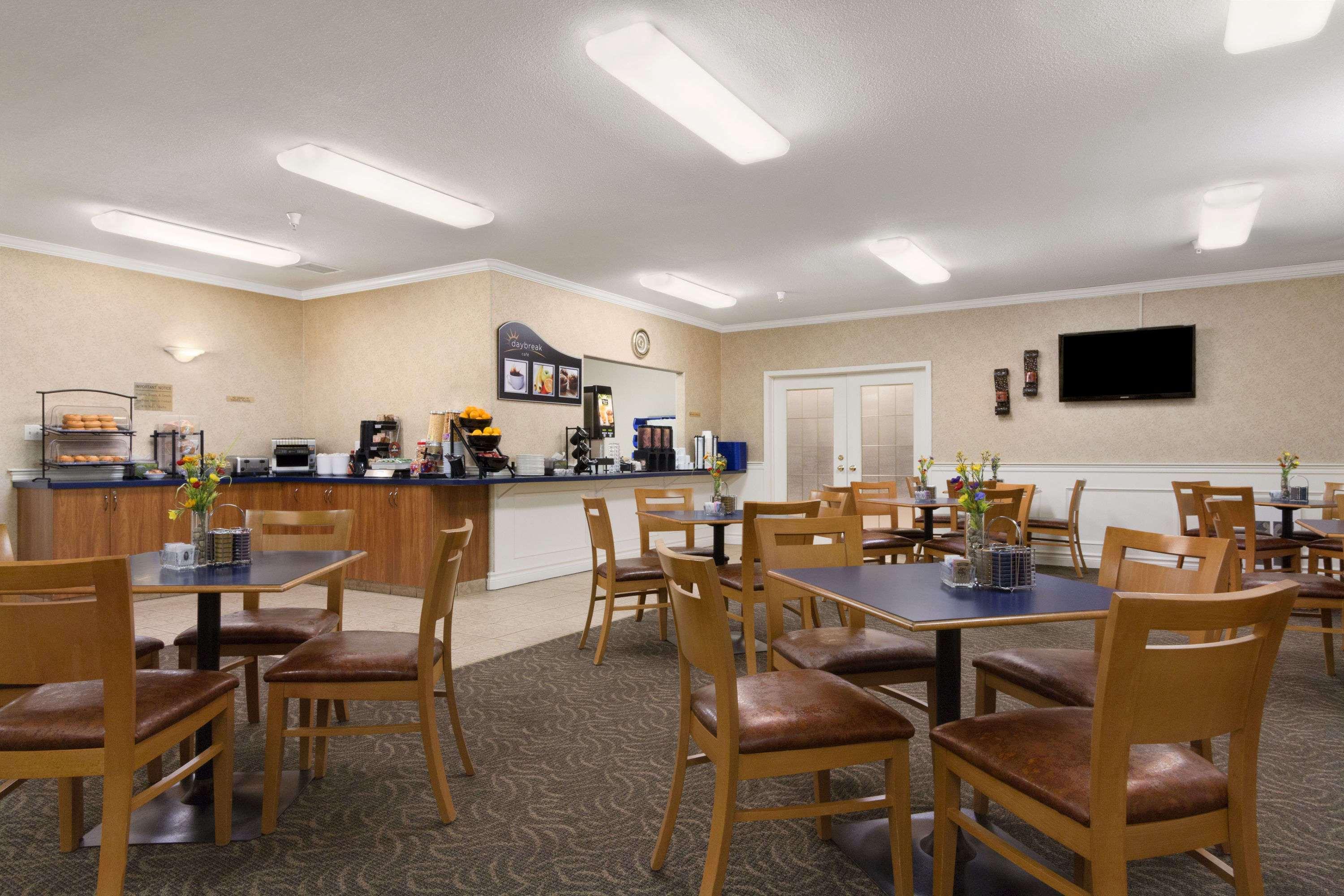 Days Inn Saskatoon — photo 4