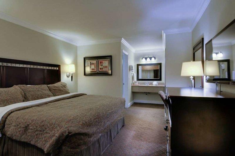 Vagabond Inn Whittier — photo 4
