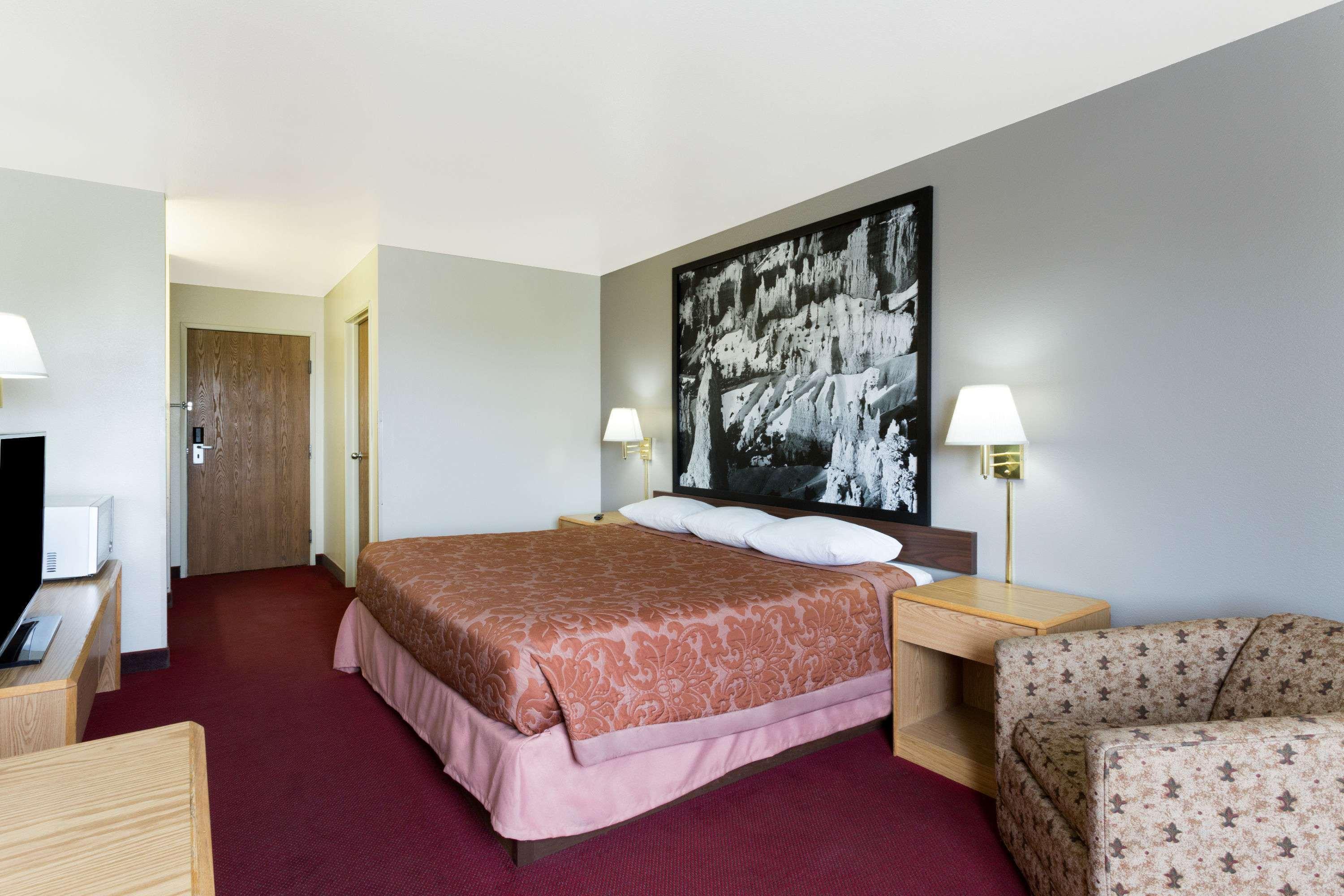 Super 8 by Wyndham Green River — photo 4