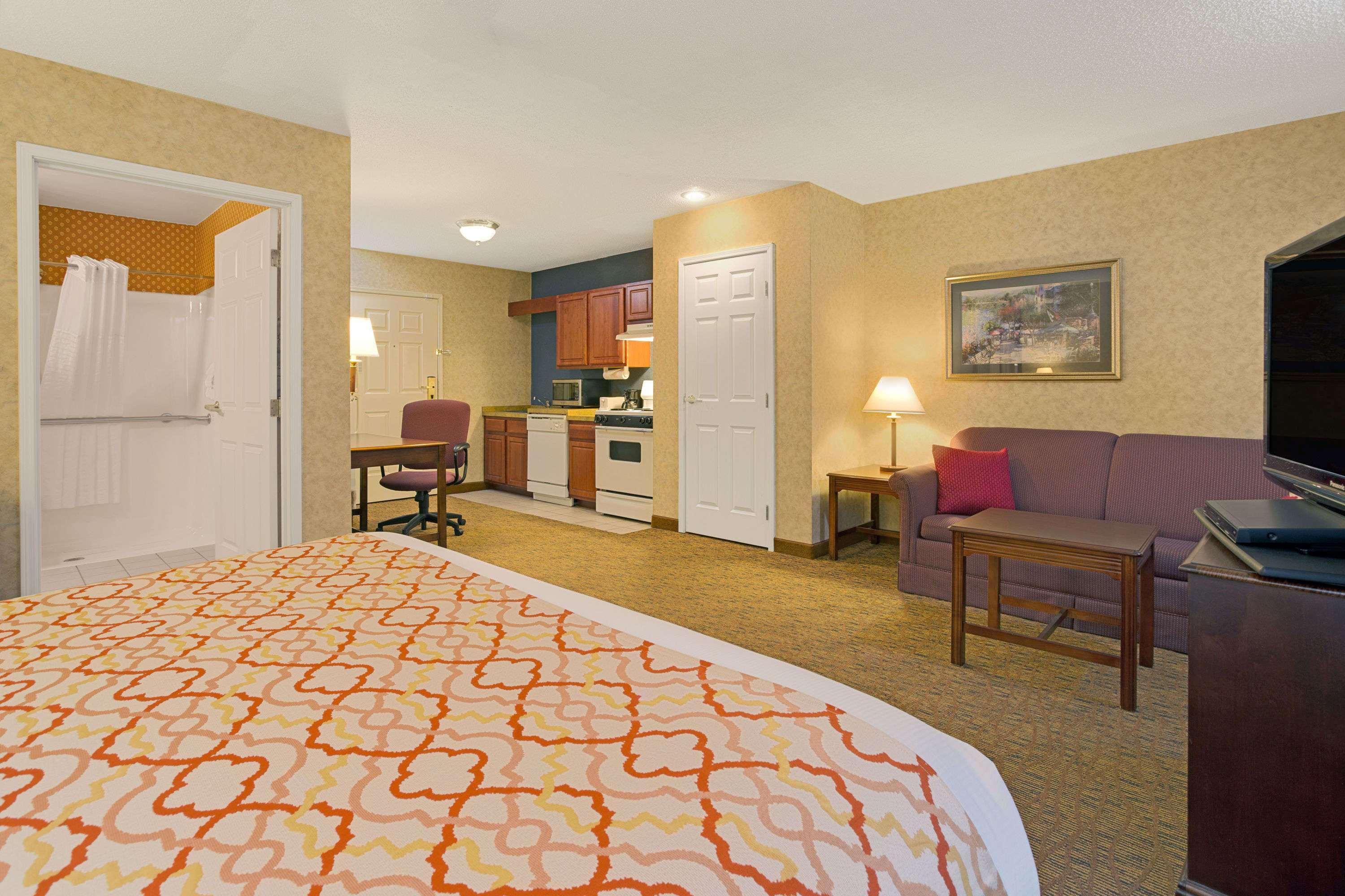 Hawthorn Suites by Wyndham Cincinnati — photo 5