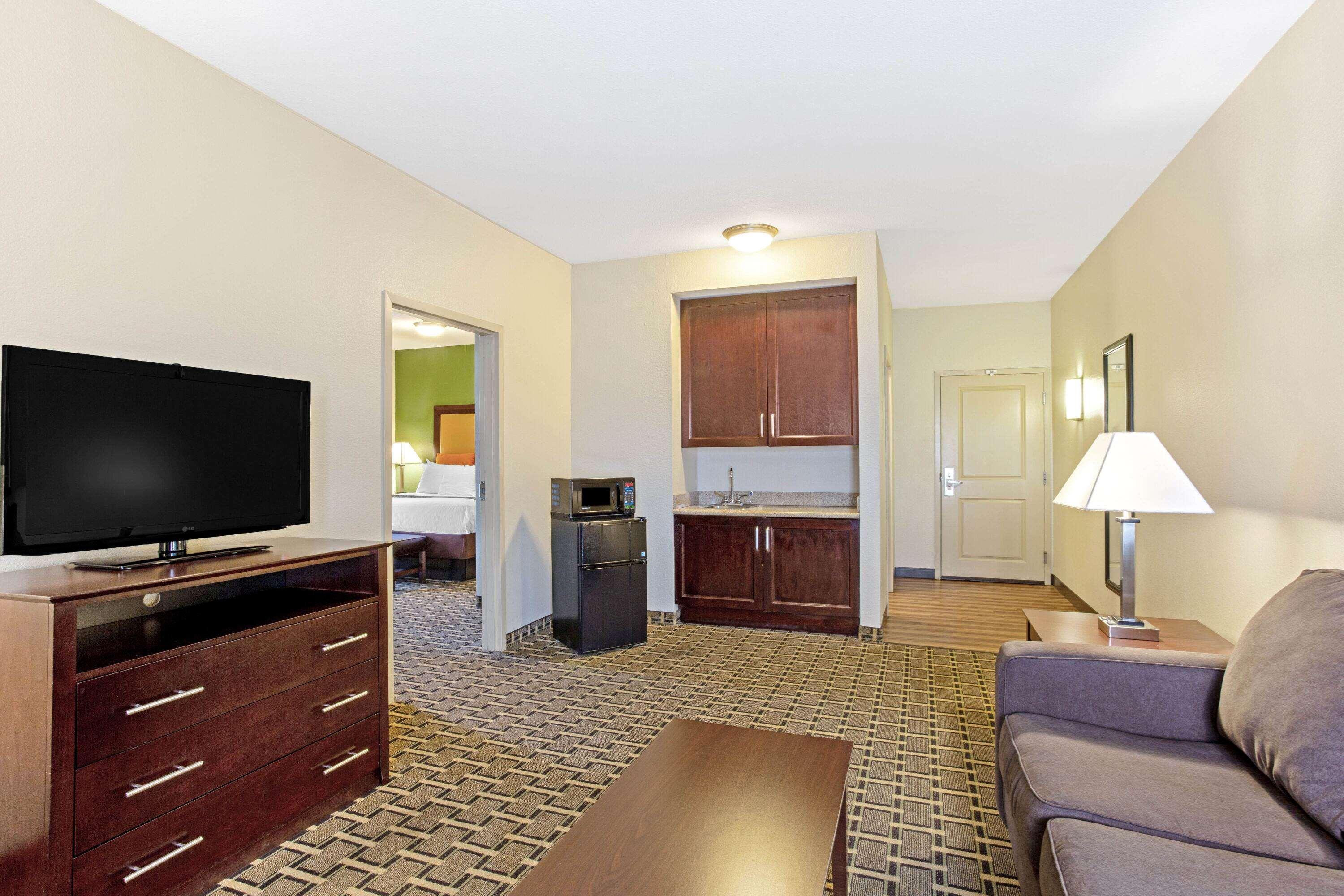 La Quinta Inn & Suites Lancaster — photo 4