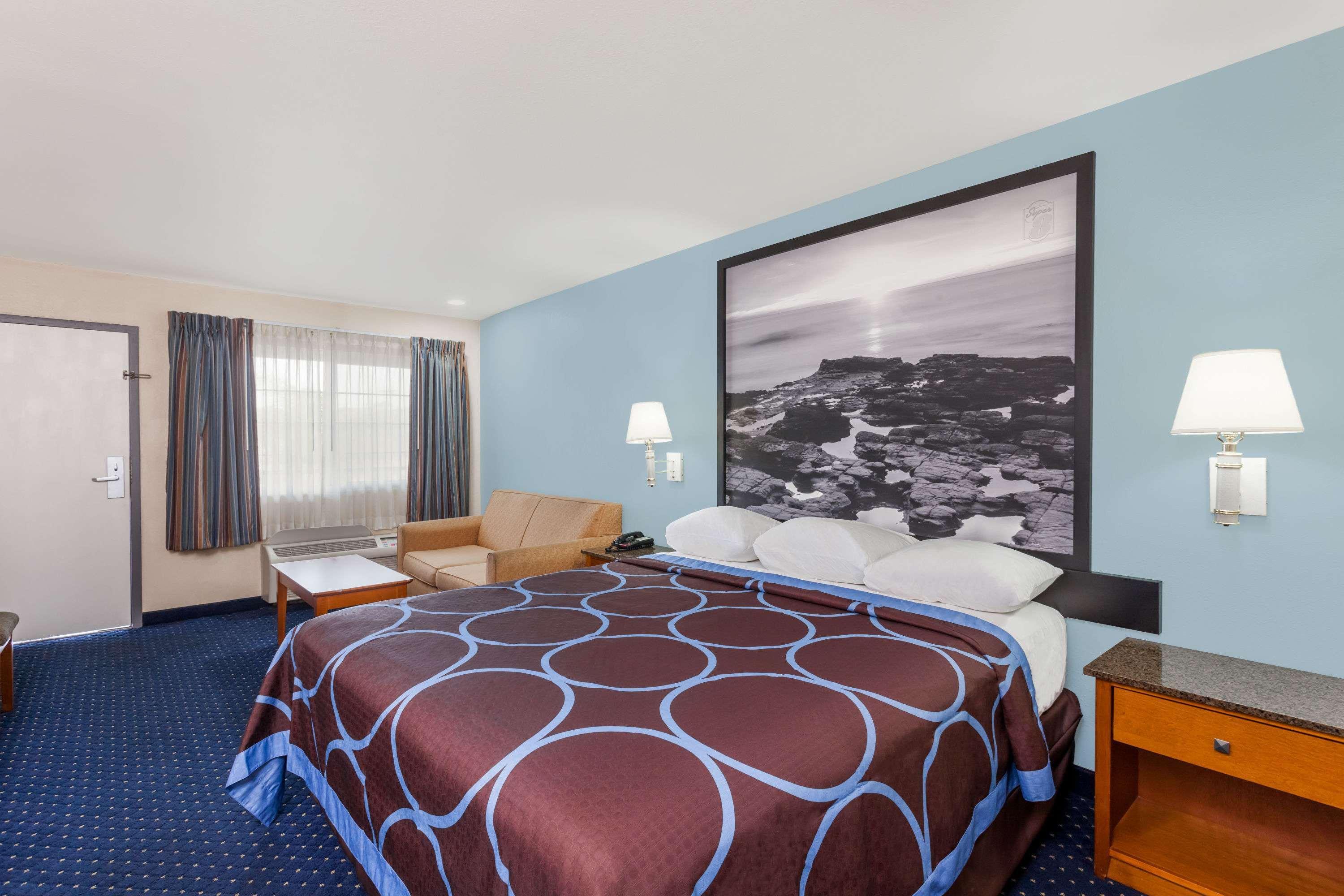 Super 8 by Wyndham El Cajon CA — photo 5