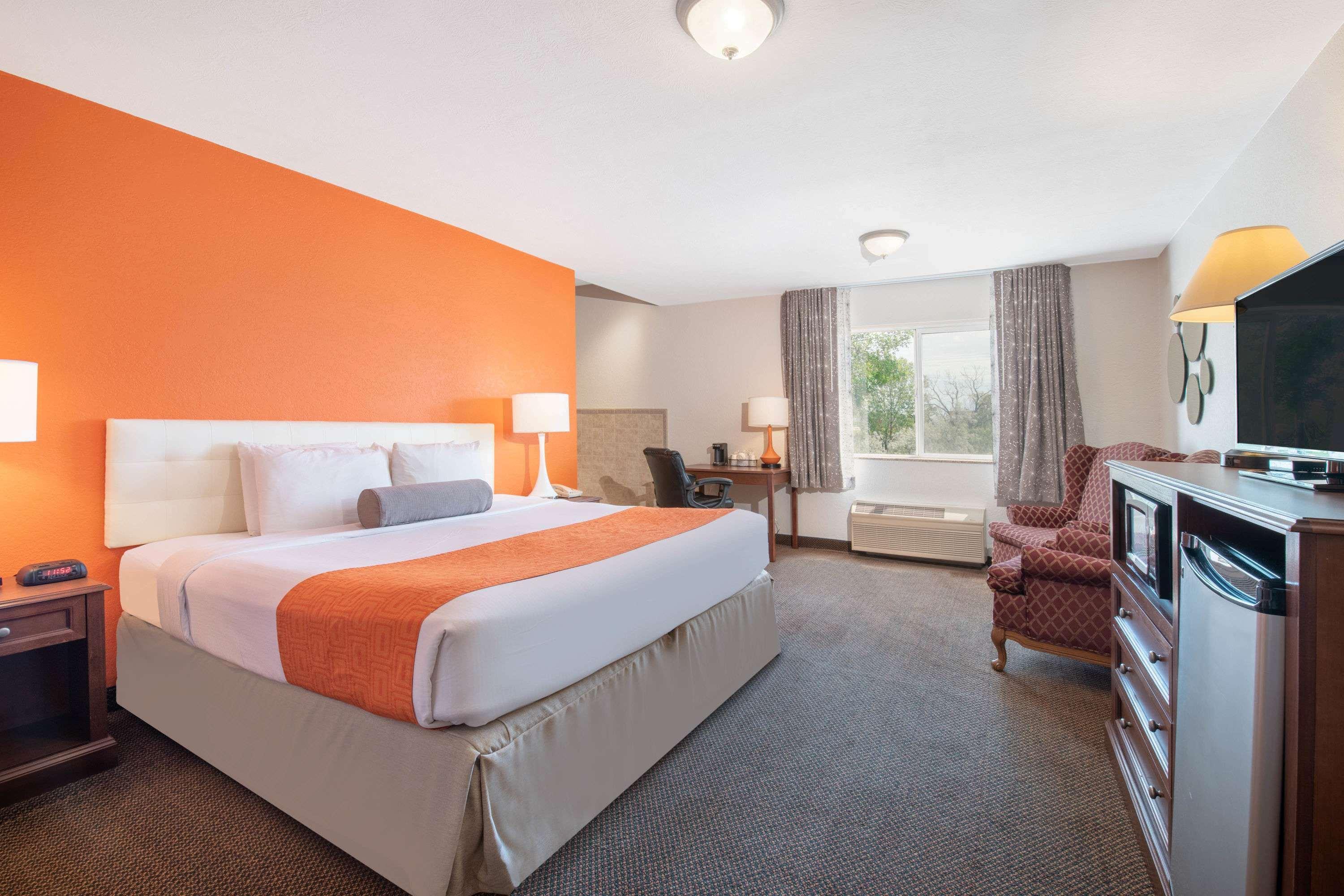 Howard Johnson by Wyndham Oacoma Hotel & Suites — photo 5