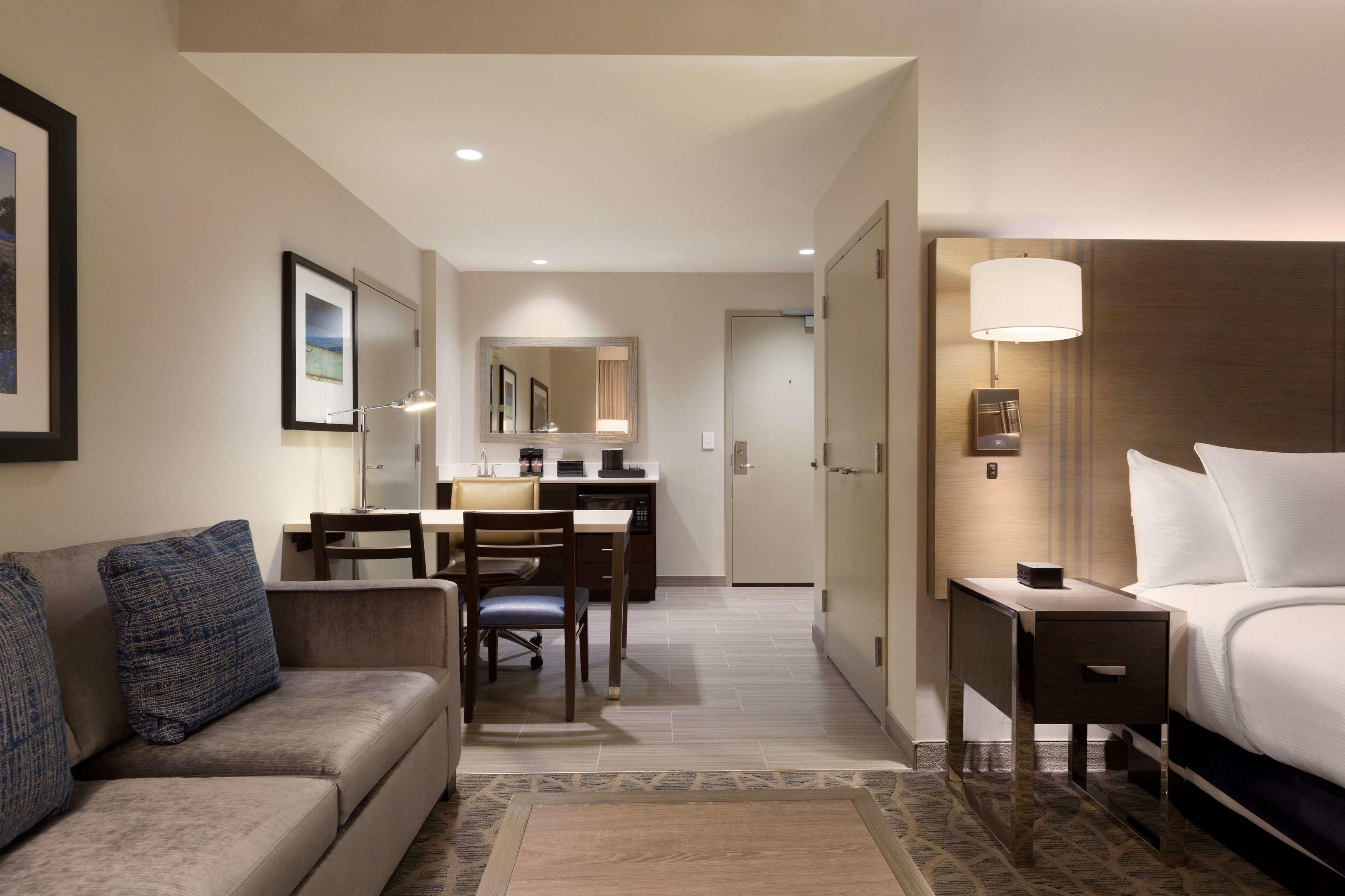 Embassy Suites by Hilton The Woodlands at Hughes Landing — photo 5