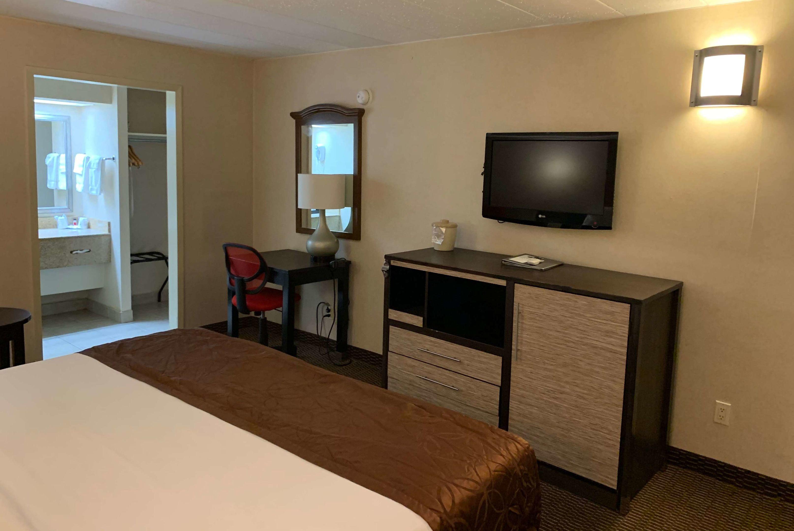 Ramada Inn and Suites of Rockville Centre — photo 4