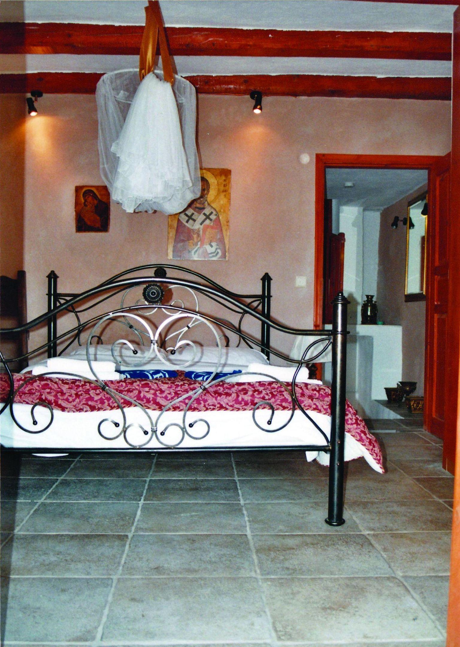 The Traditional Homes of Crete - Almond Tree Villas — photo 4