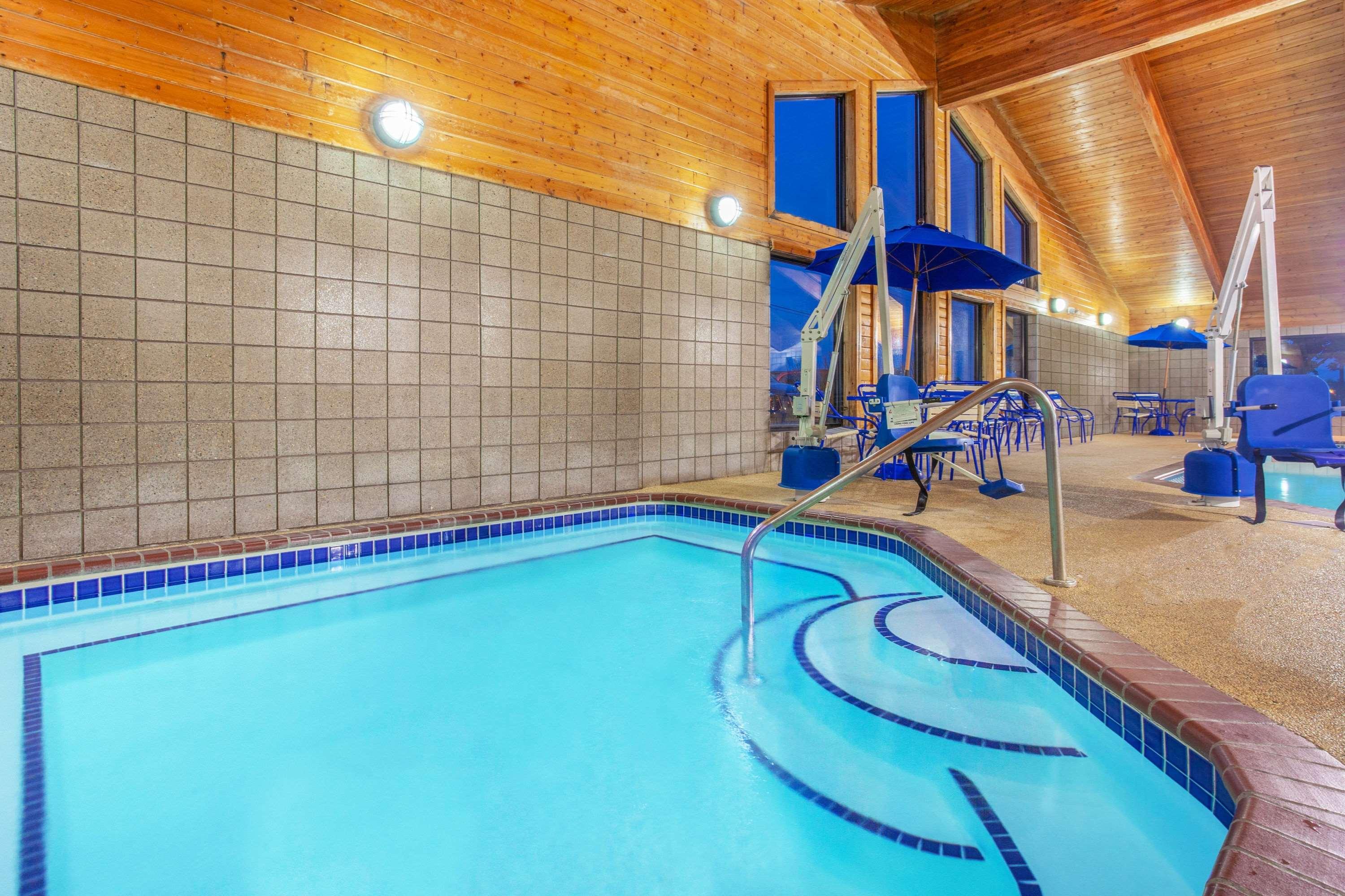 AmericInn Hotel & Suites Stillwater — photo 4