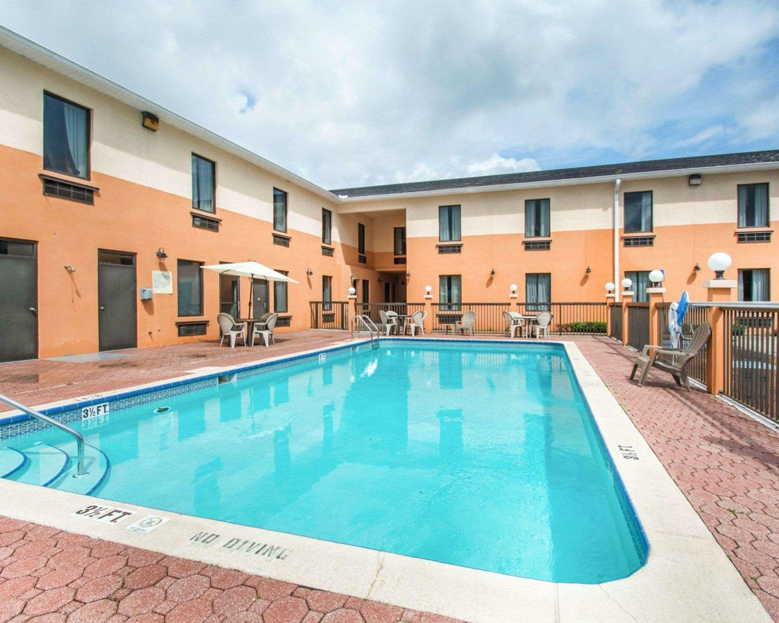 Rodeway Inn Wesley Chapel — photo 4