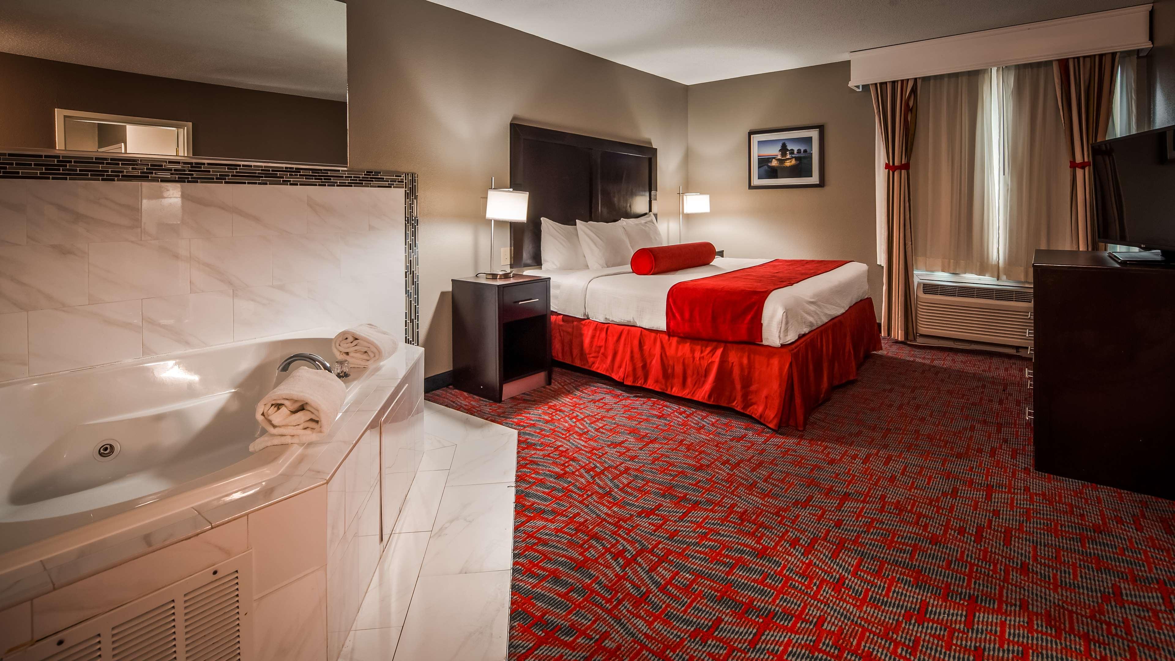 Best Western Plus Airport Inn & Suites — photo 5