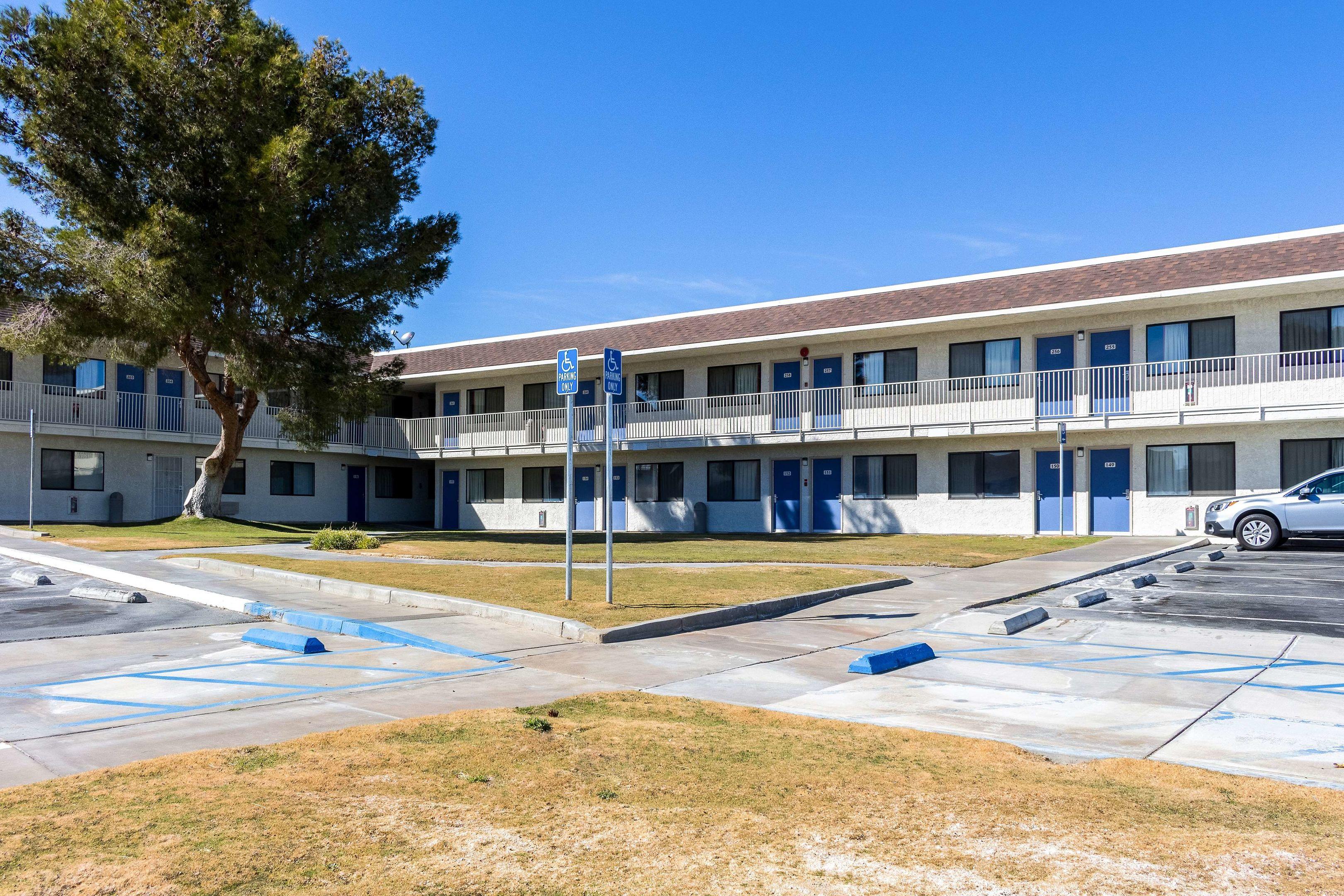 Motel 6 Mojave — photo 5