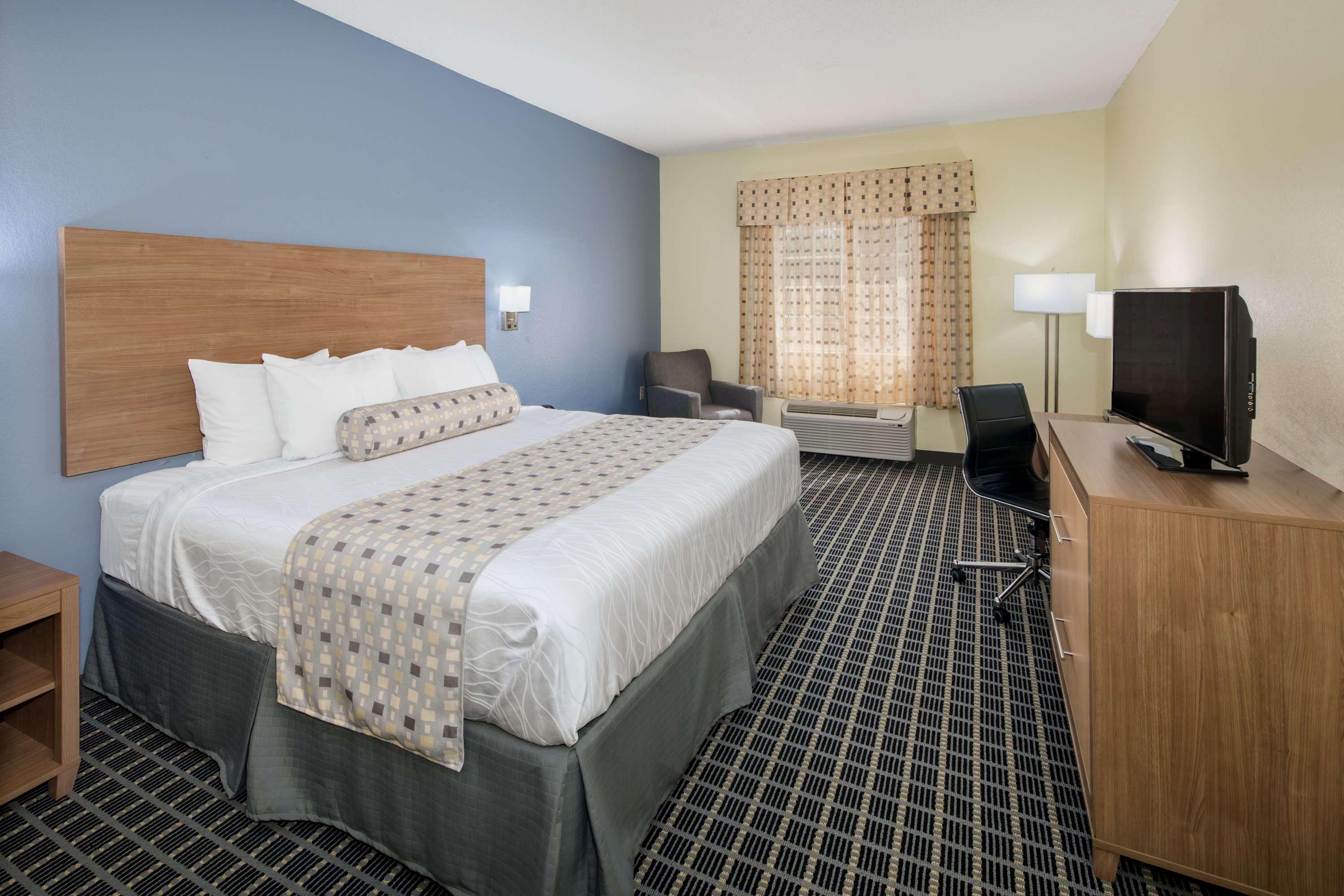 Days Inn & Suites Union City — photo 3