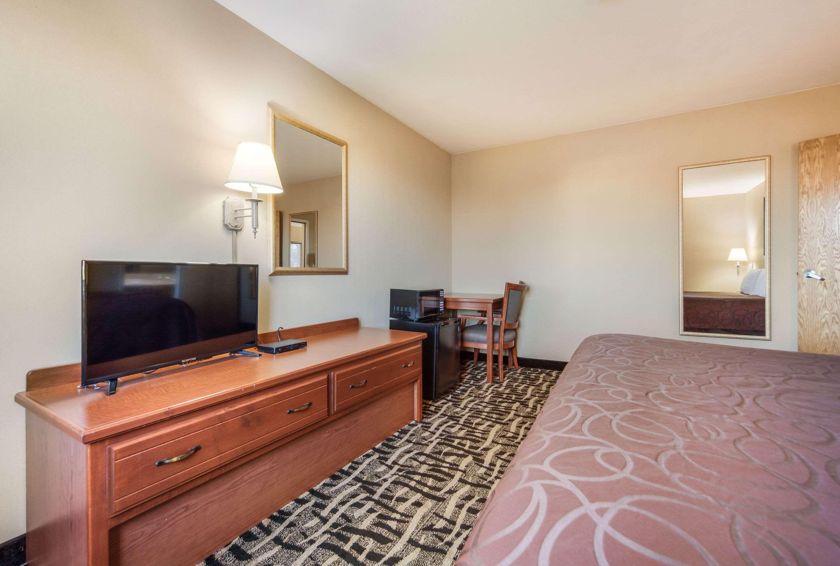 Rodeway Inn Cozad — photo 4