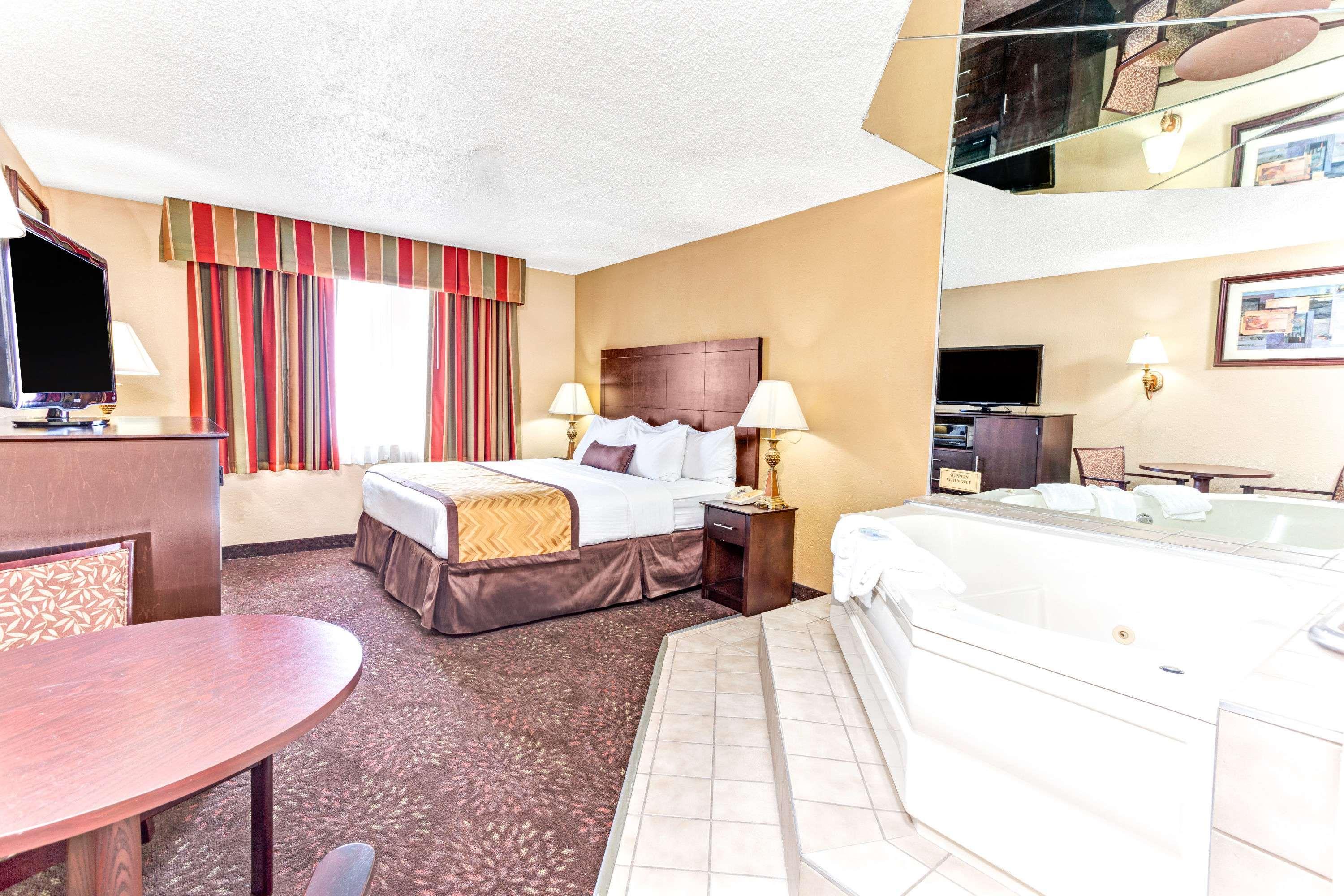 Wyndham Garden Romulus Detroit Metro Airport — photo 5