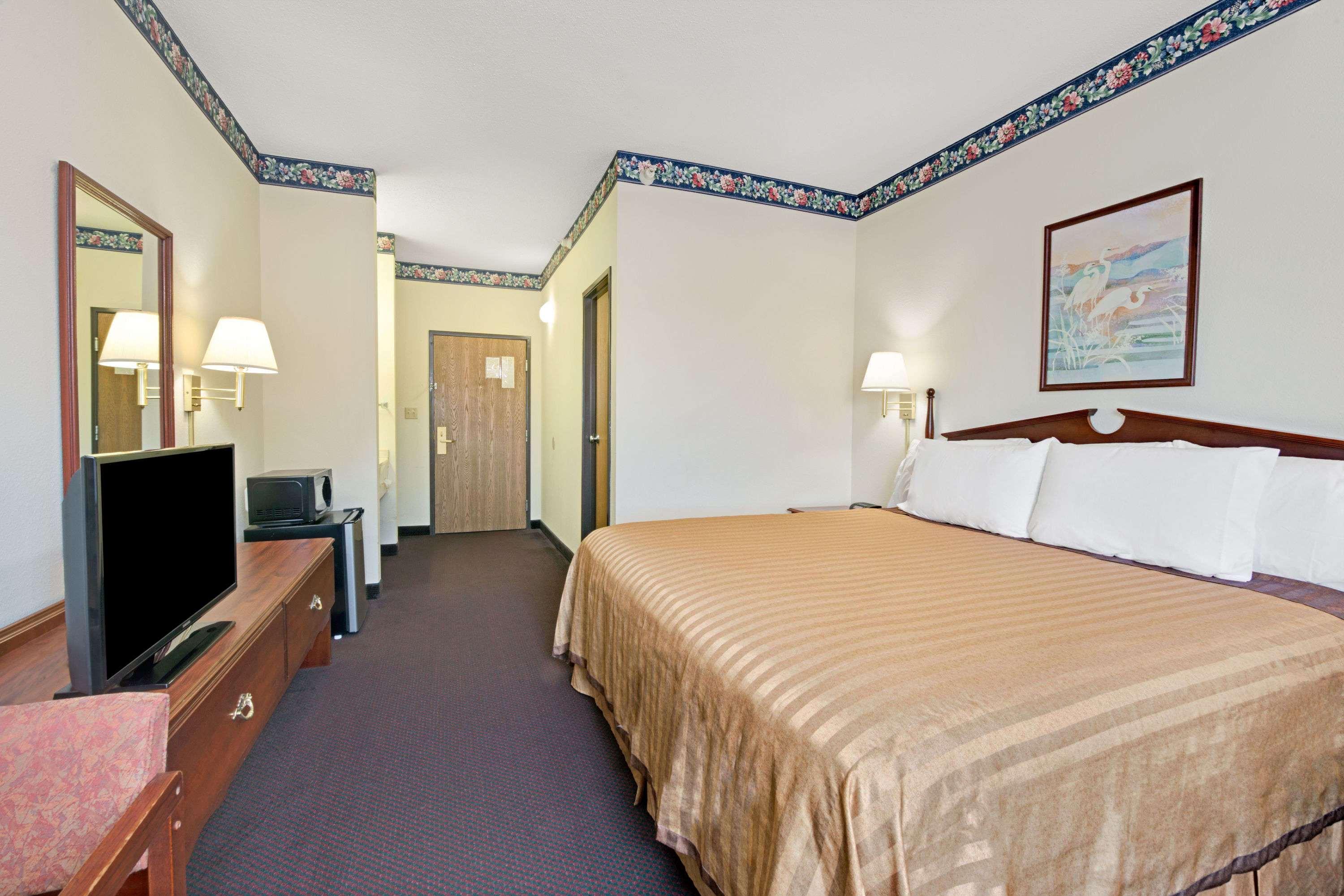 Travelodge Saint Louis — photo 5
