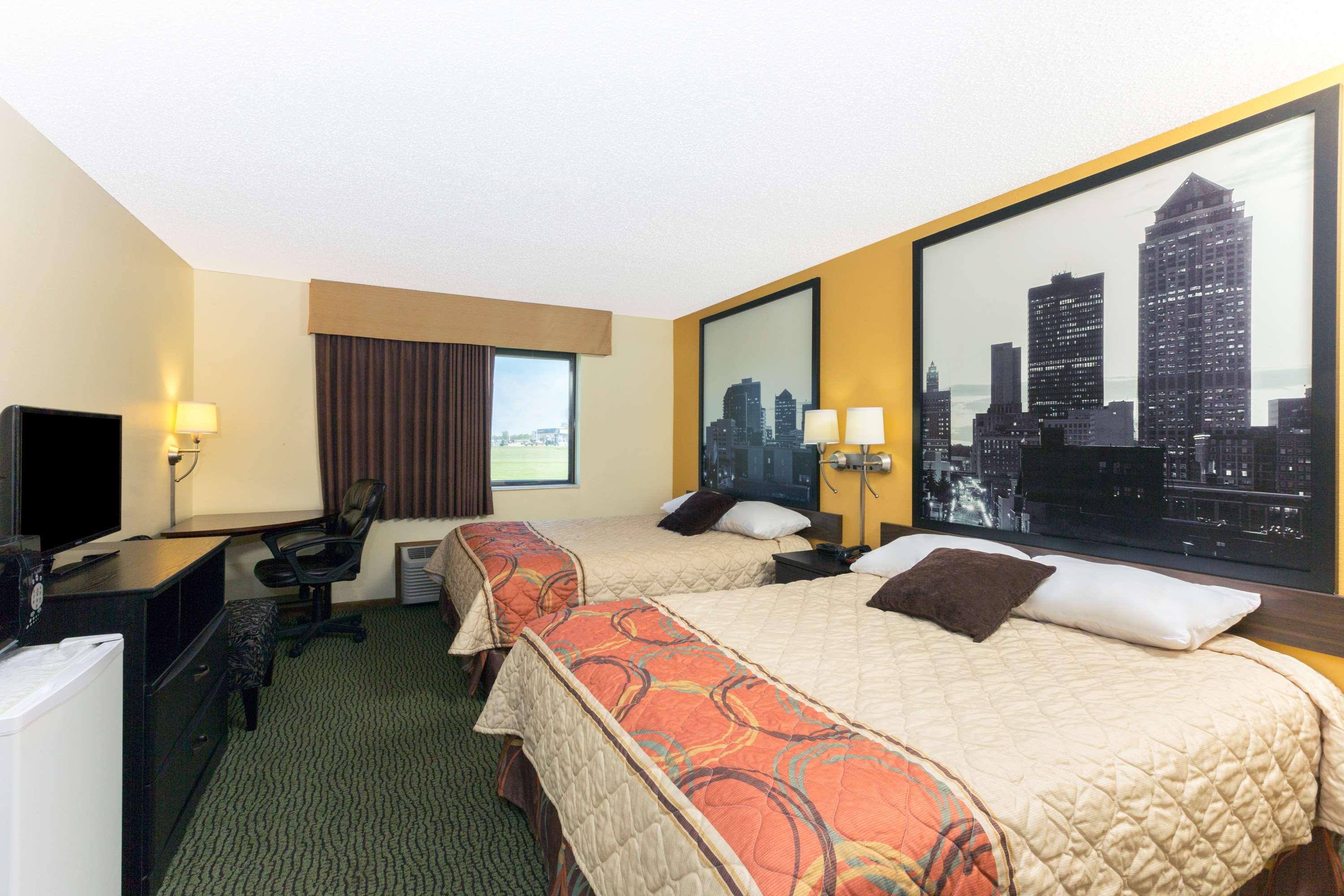 Super 8 by Wyndham Perry IA — photo 3