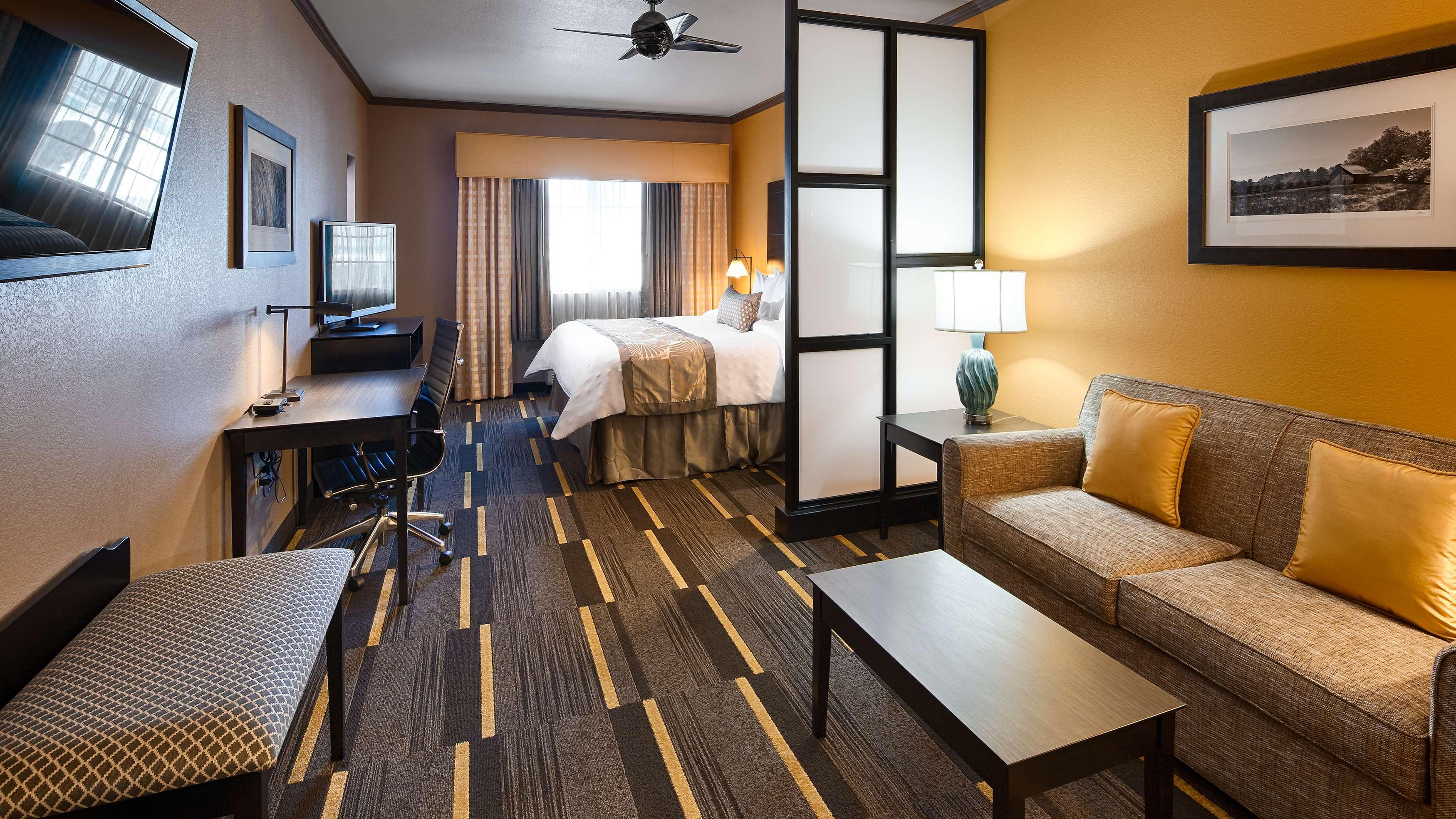 Best Western Plus Emerald Inn & Suites — photo 4