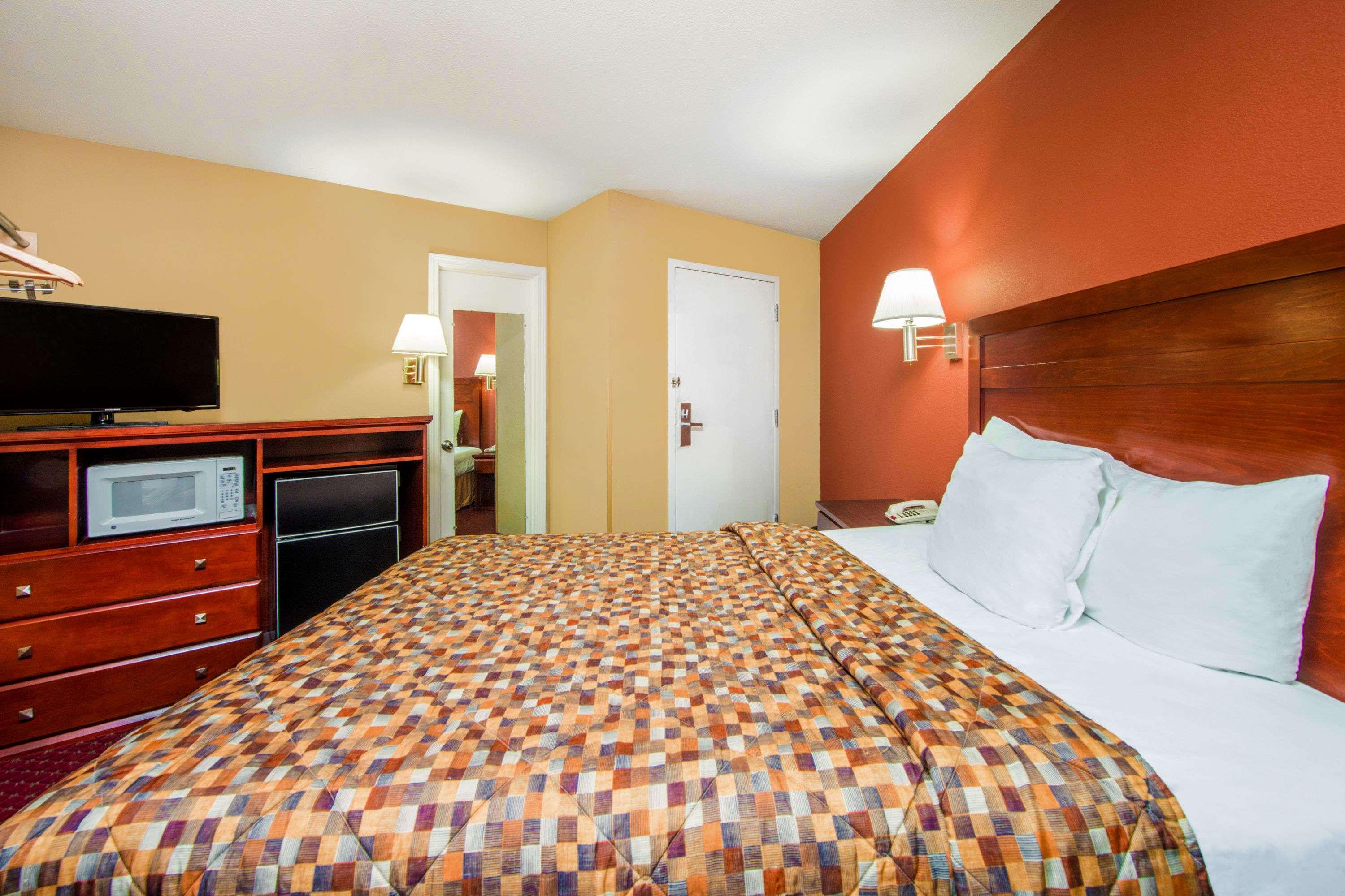 Days Inn by Wyndham St. Robert Waynesville/Ft. Leonard Wood — photo 4