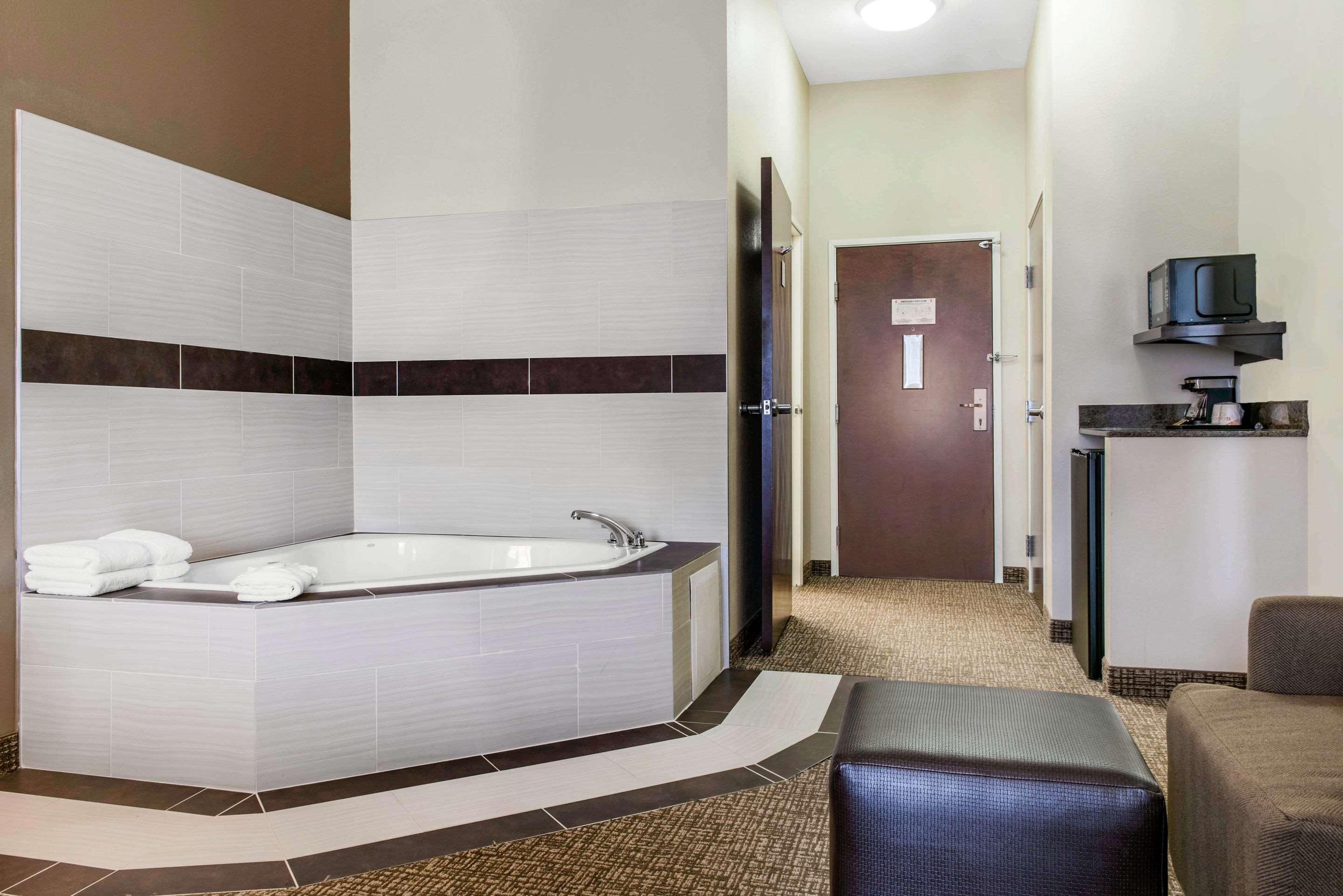 Comfort Inn & Suites Porter — photo 4