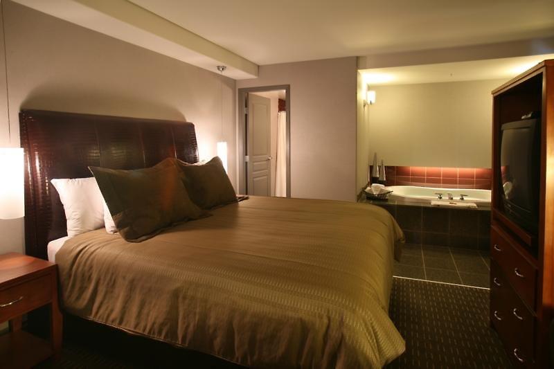 Sandman Hotel & Suites Calgary West — photo 4