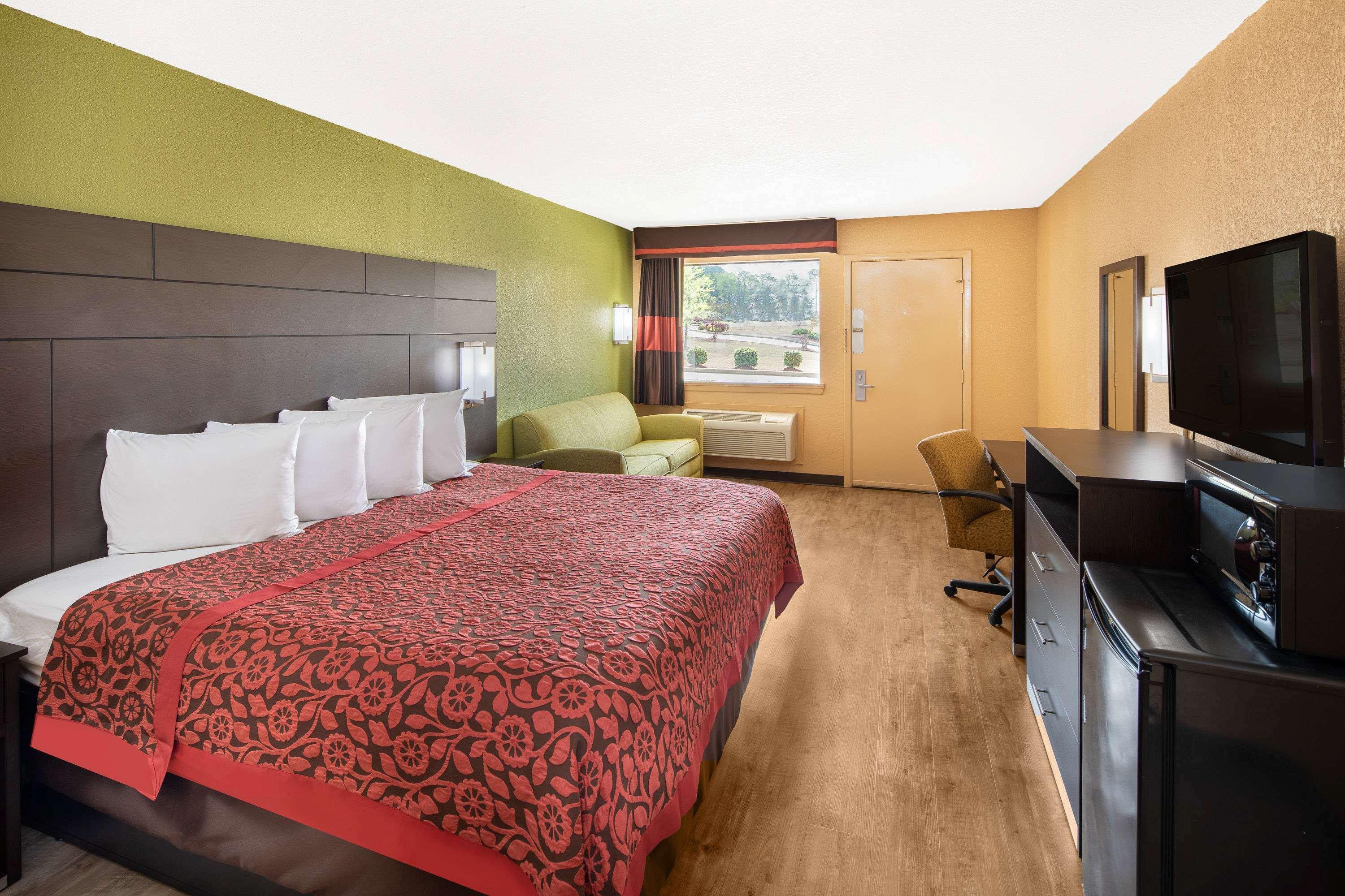 Days Inn by Wyndham Tupelo — photo 4
