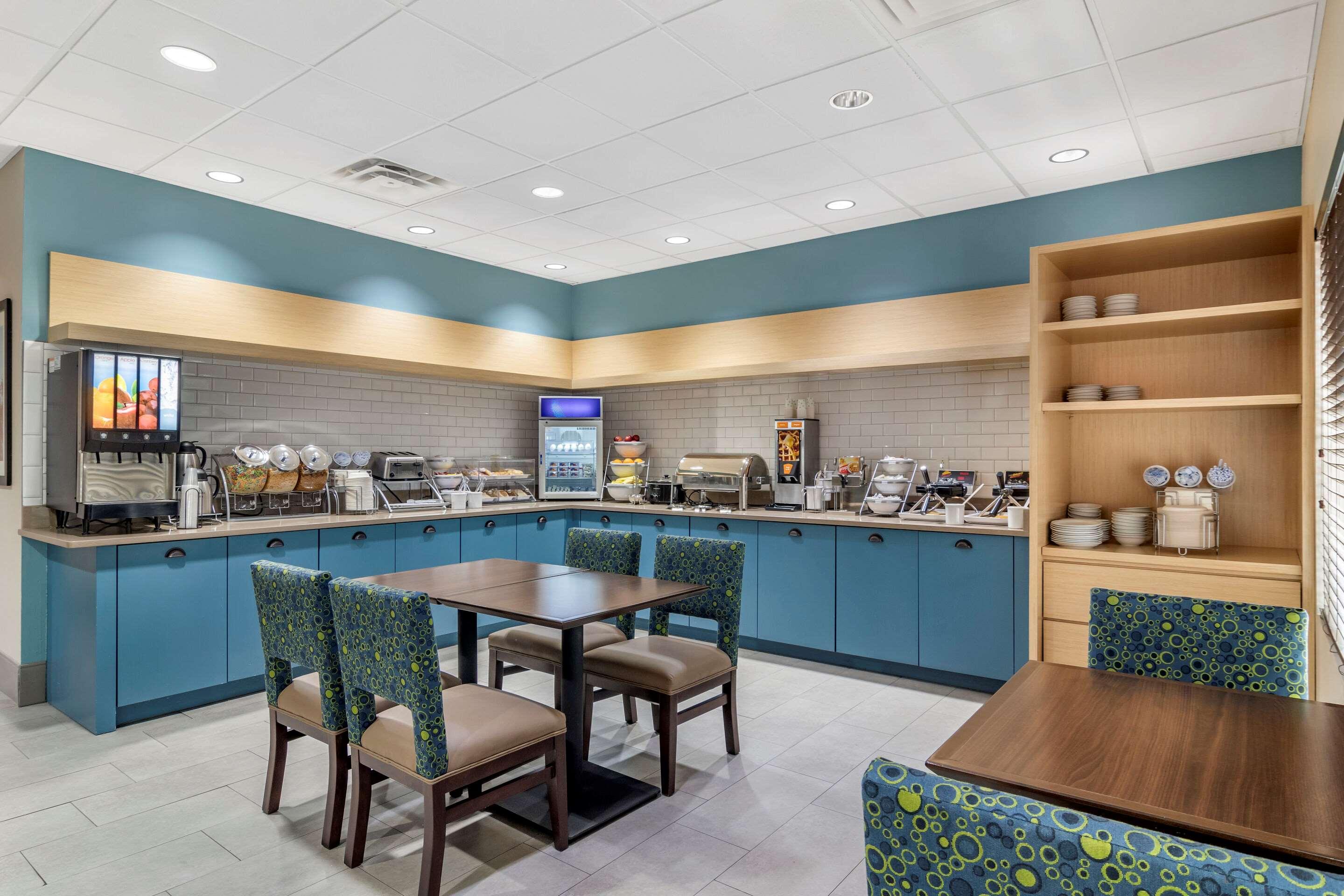 Comfort Inn & Suites — photo 4