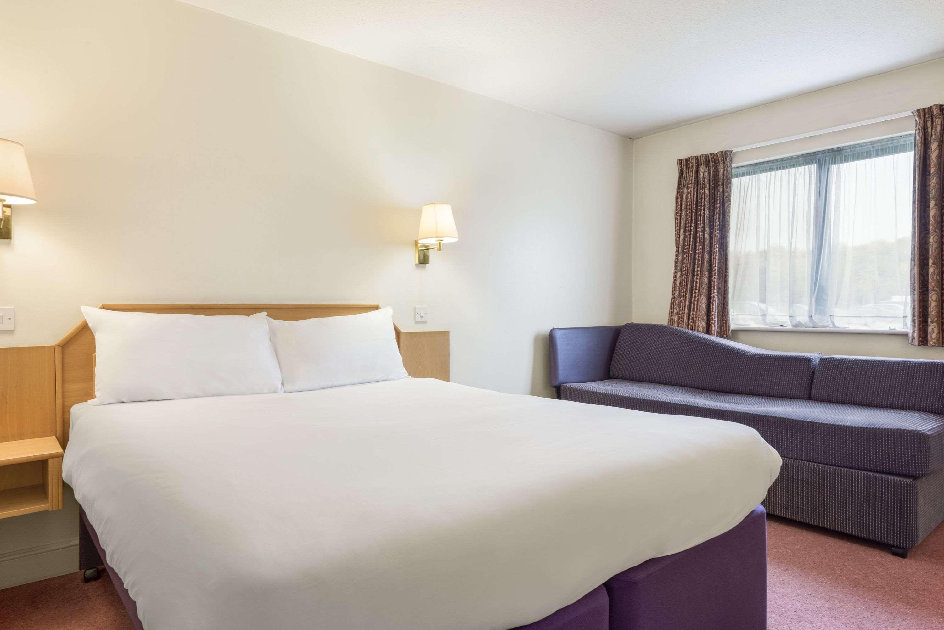 Days Inn Chesterfield Tibshelf — photo 5