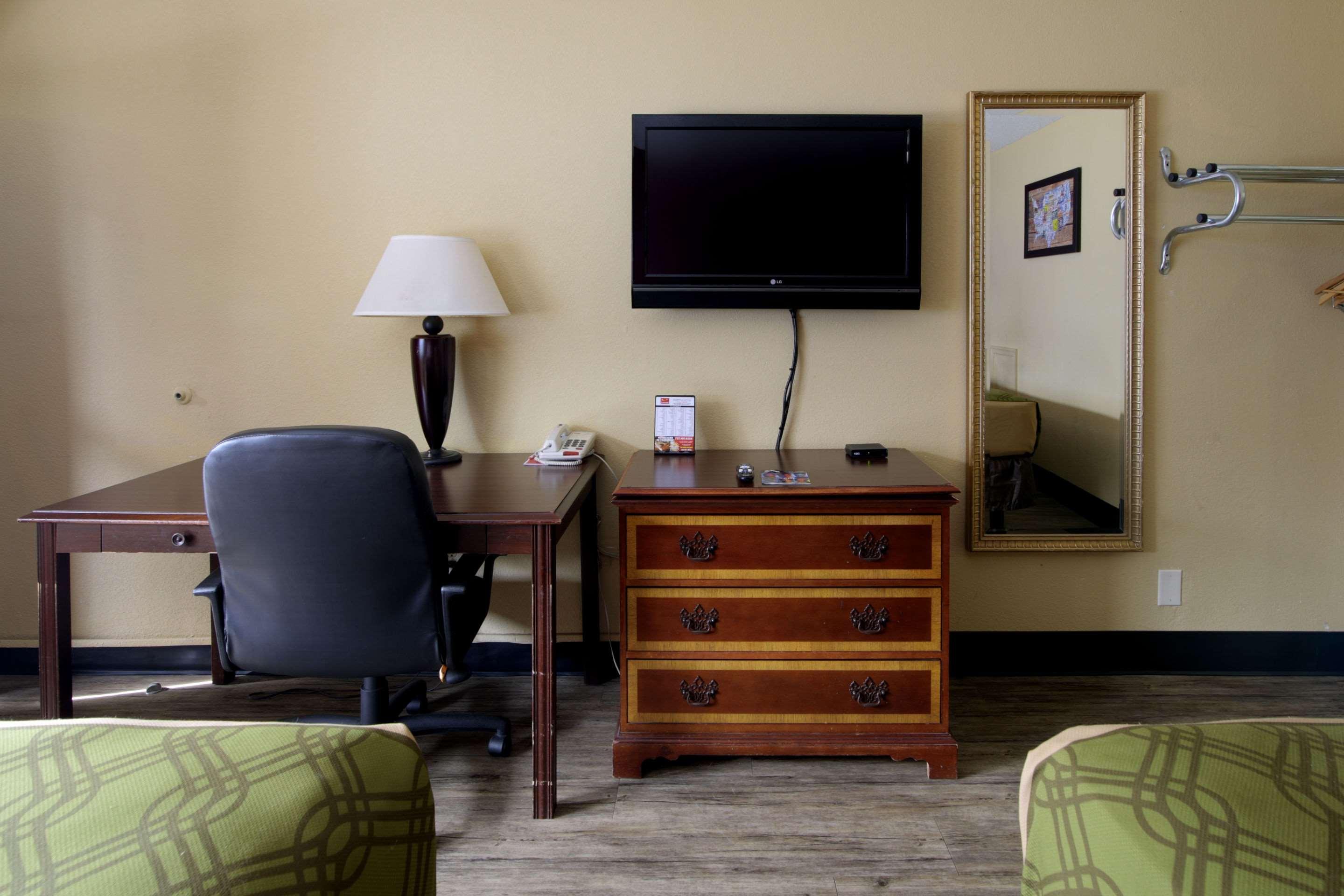 Econo Lodge Town Center — photo 5