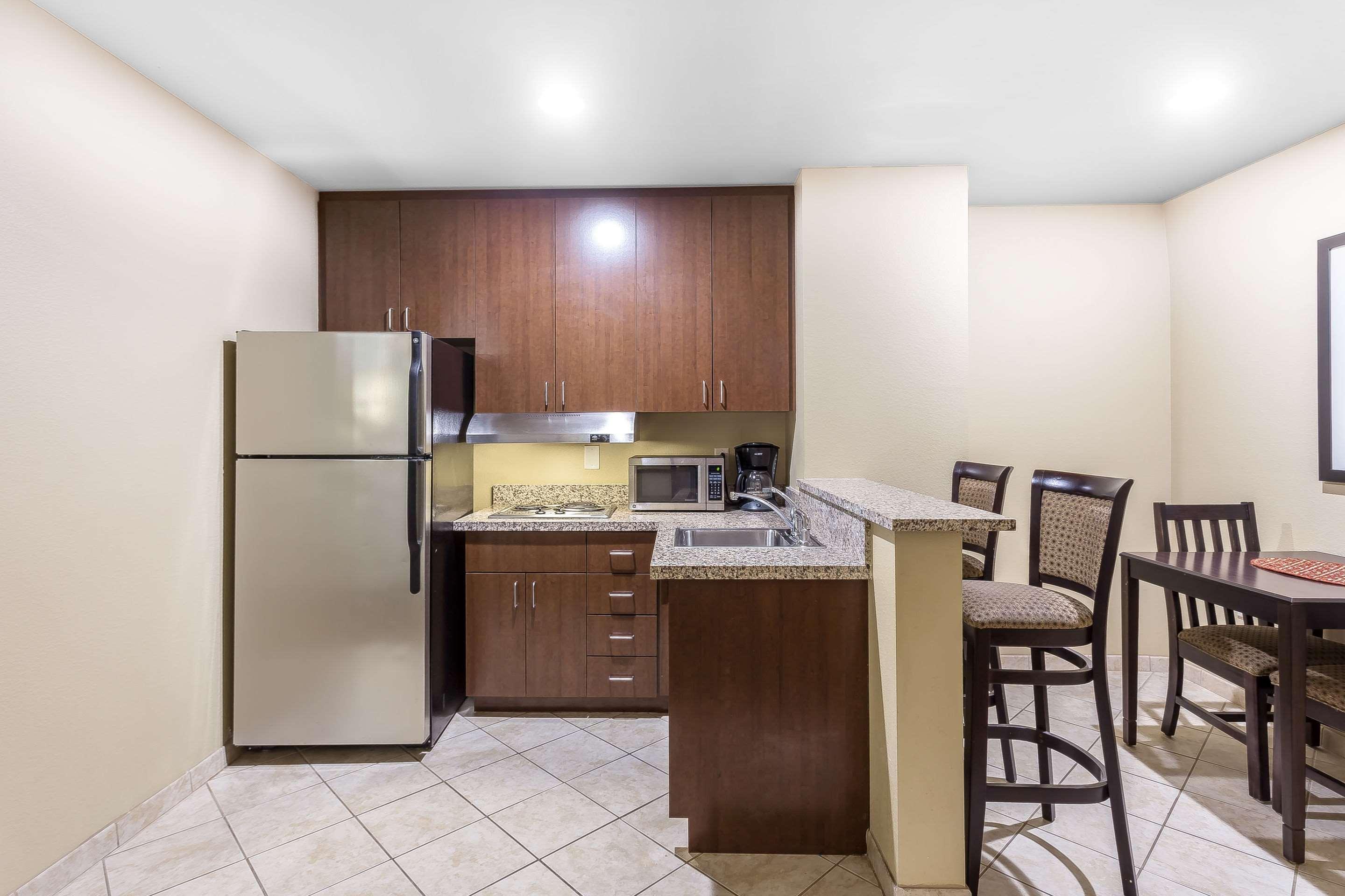 Comfort Suites West of the Ashley — photo 4