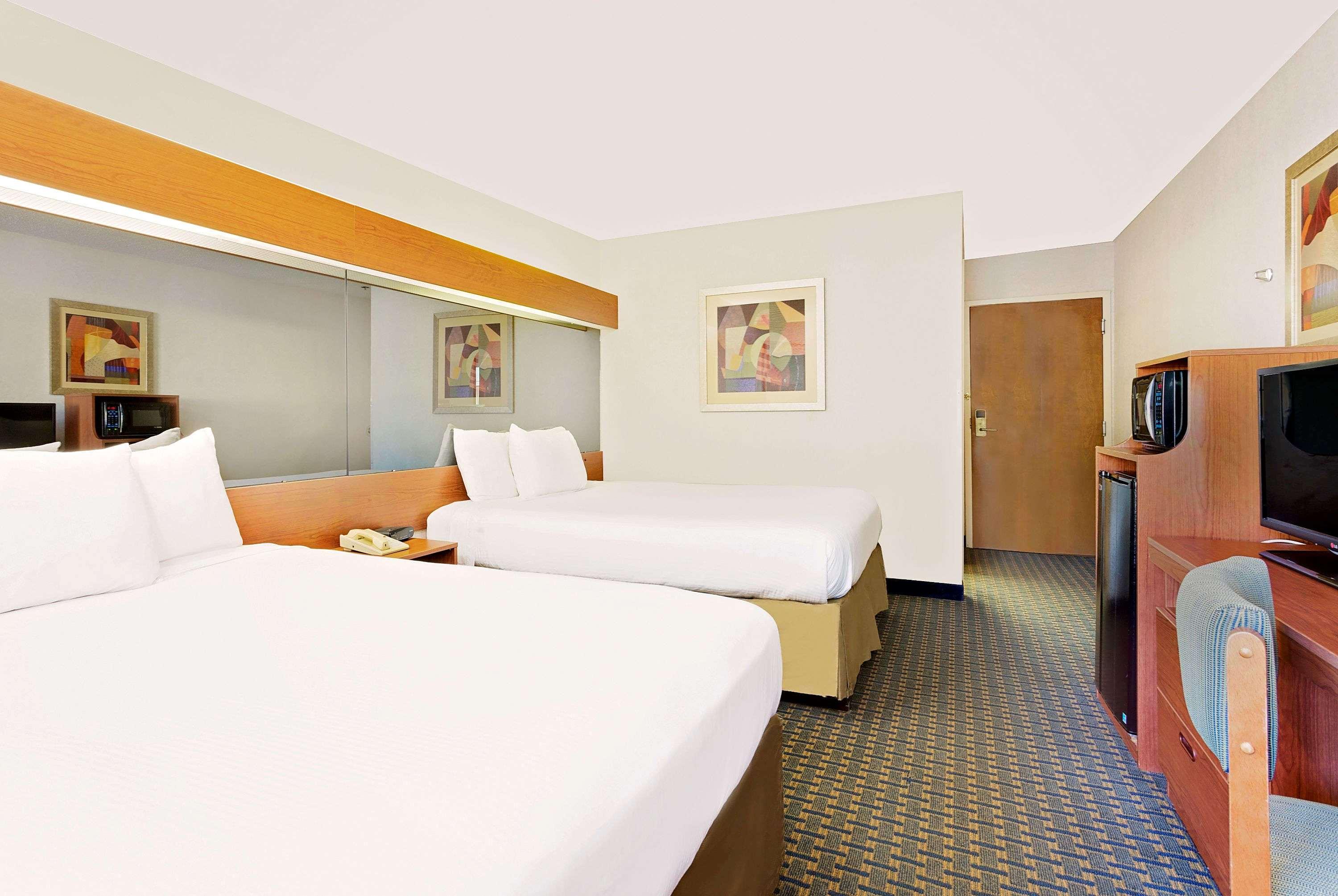 Microtel Inn & Suites by Wyndham Winston Salem — photo 4