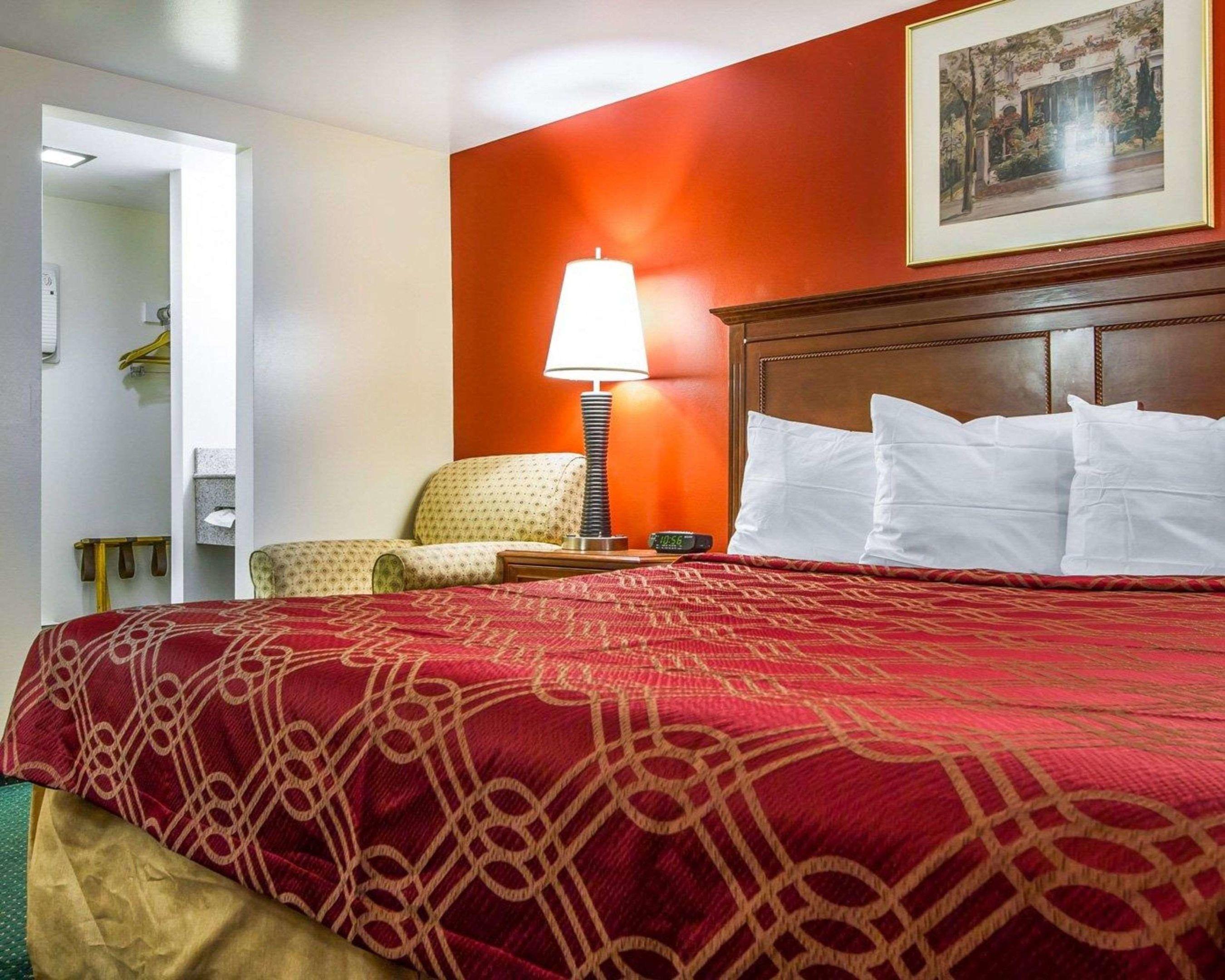 Rodeway Inn & Suites — photo 5