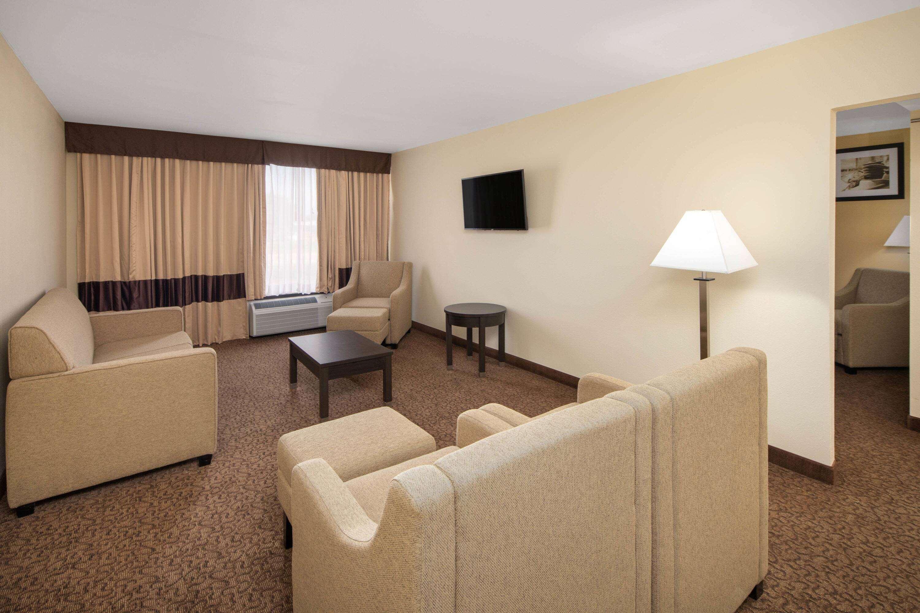 Baymont Inn & Suites by Wyndham Hammond — photo 4