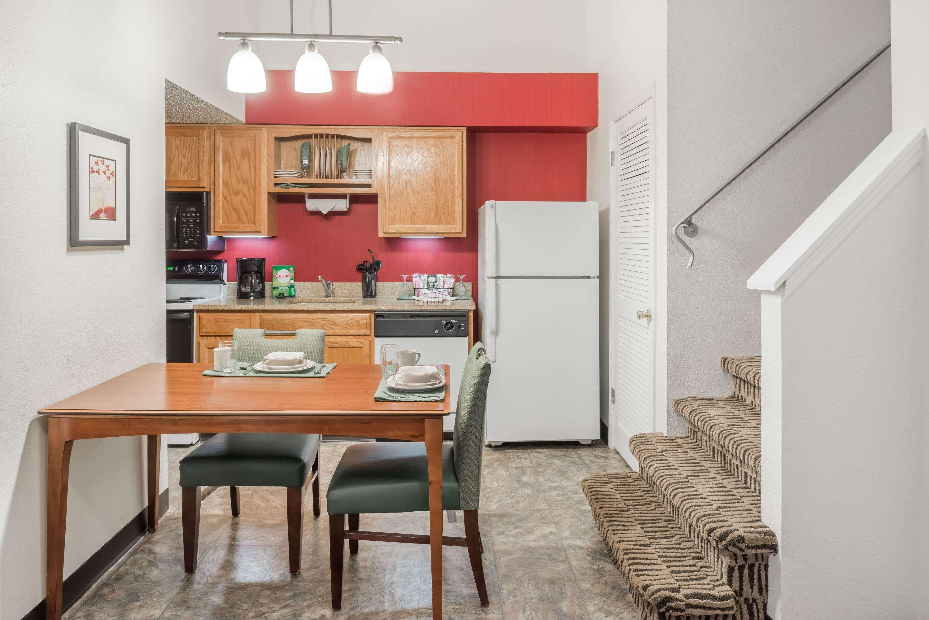 Hawthorn Suites by Wyndham St. Louis Westport Plaza — photo 4