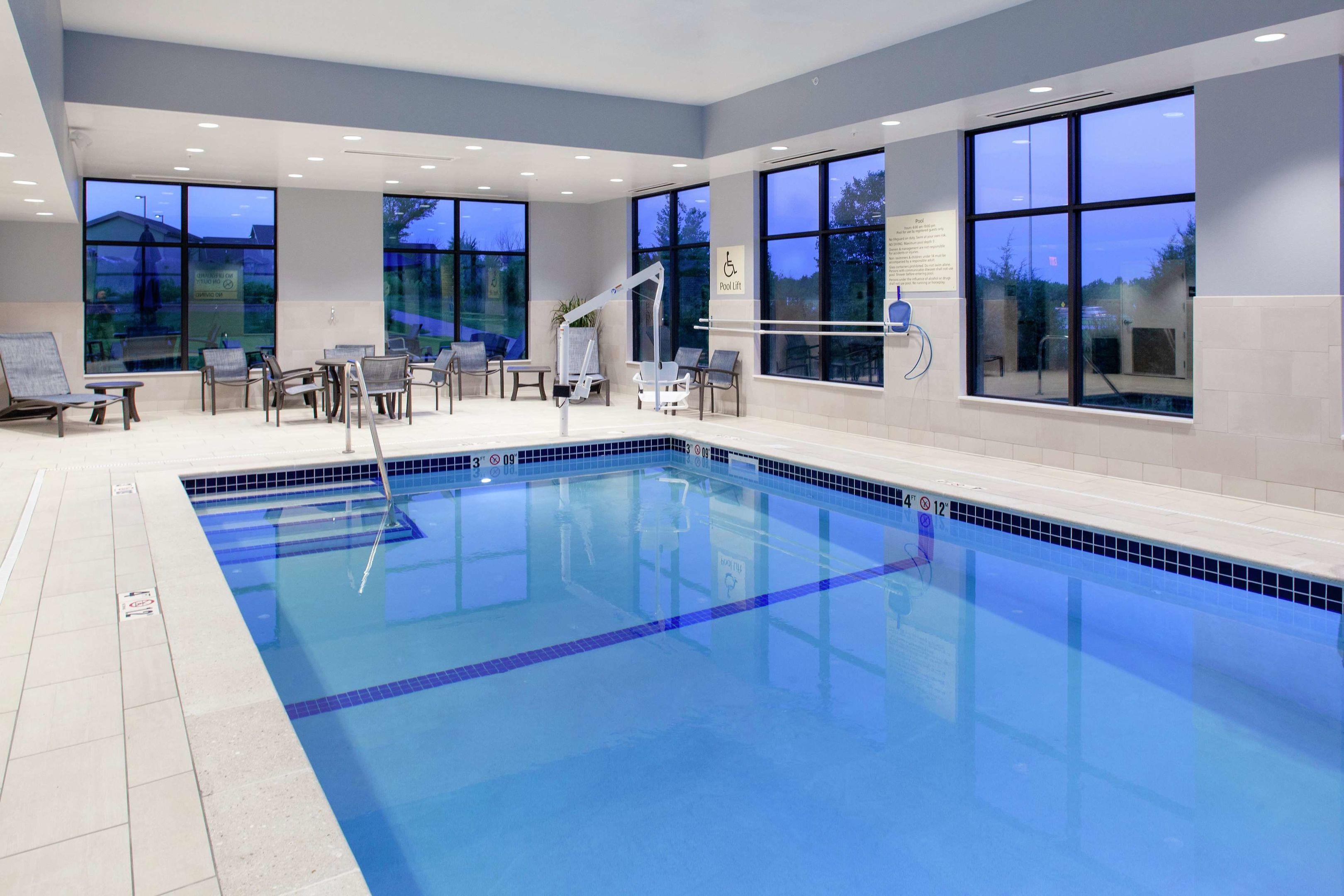 Hampton Inn & Suites Overland Park South — photo 3