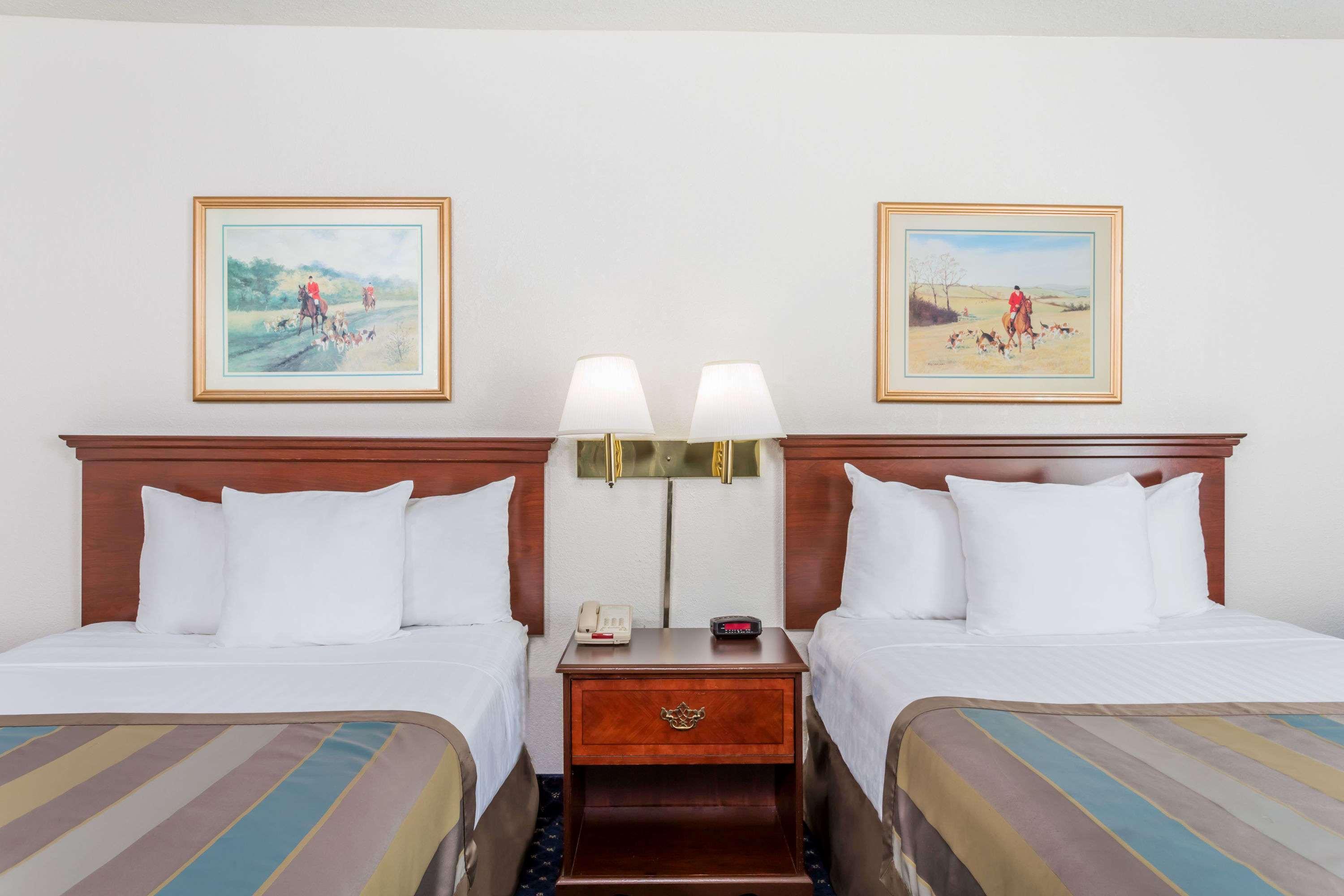 Baymont Inn & Suites Greensboro/Coliseum — photo 5
