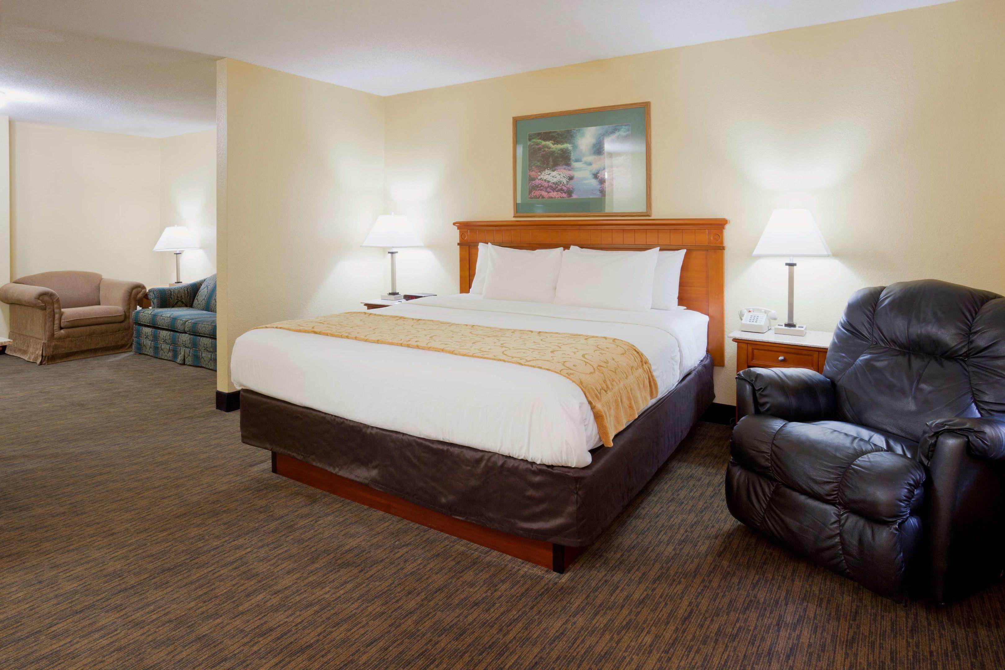 Crossings by GrandStay Inn and Suites — photo 5