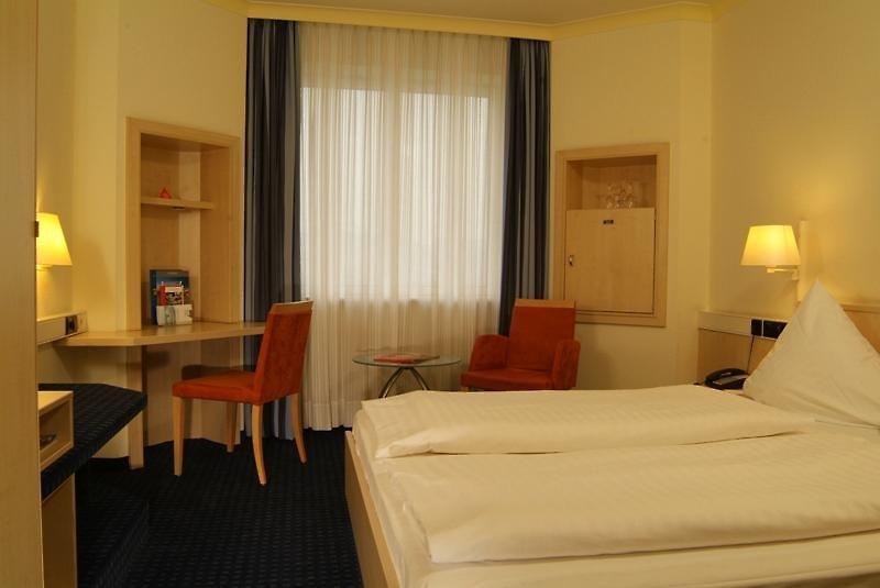 IntercityHotel Freiburg — photo 4