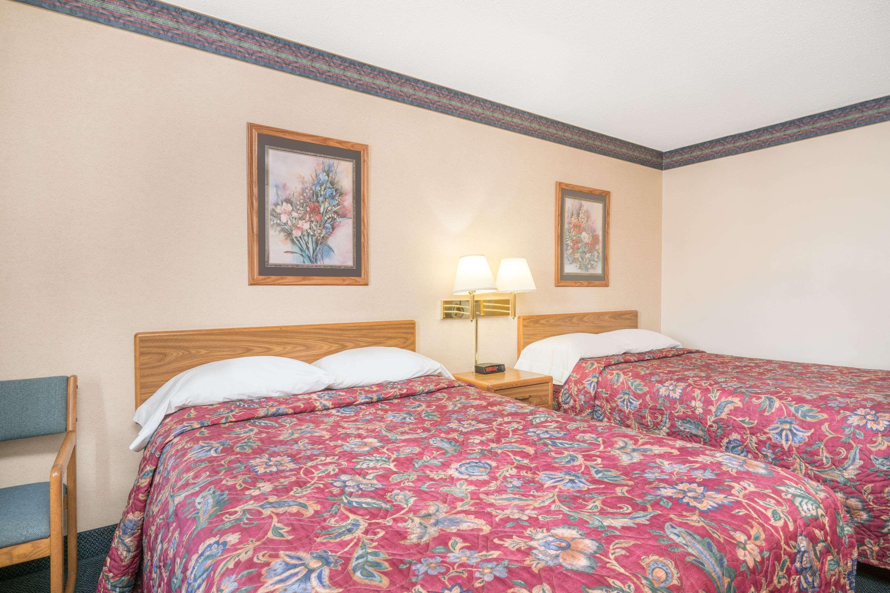 Super 8 by Wyndham Superior WI — photo 3