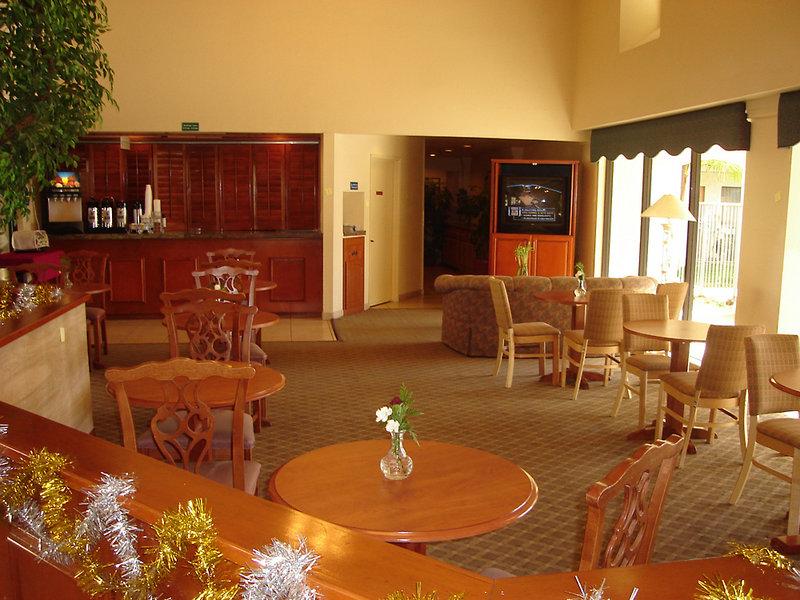 Holiday Inn Express & Suites Carlsbad Beach — photo 4