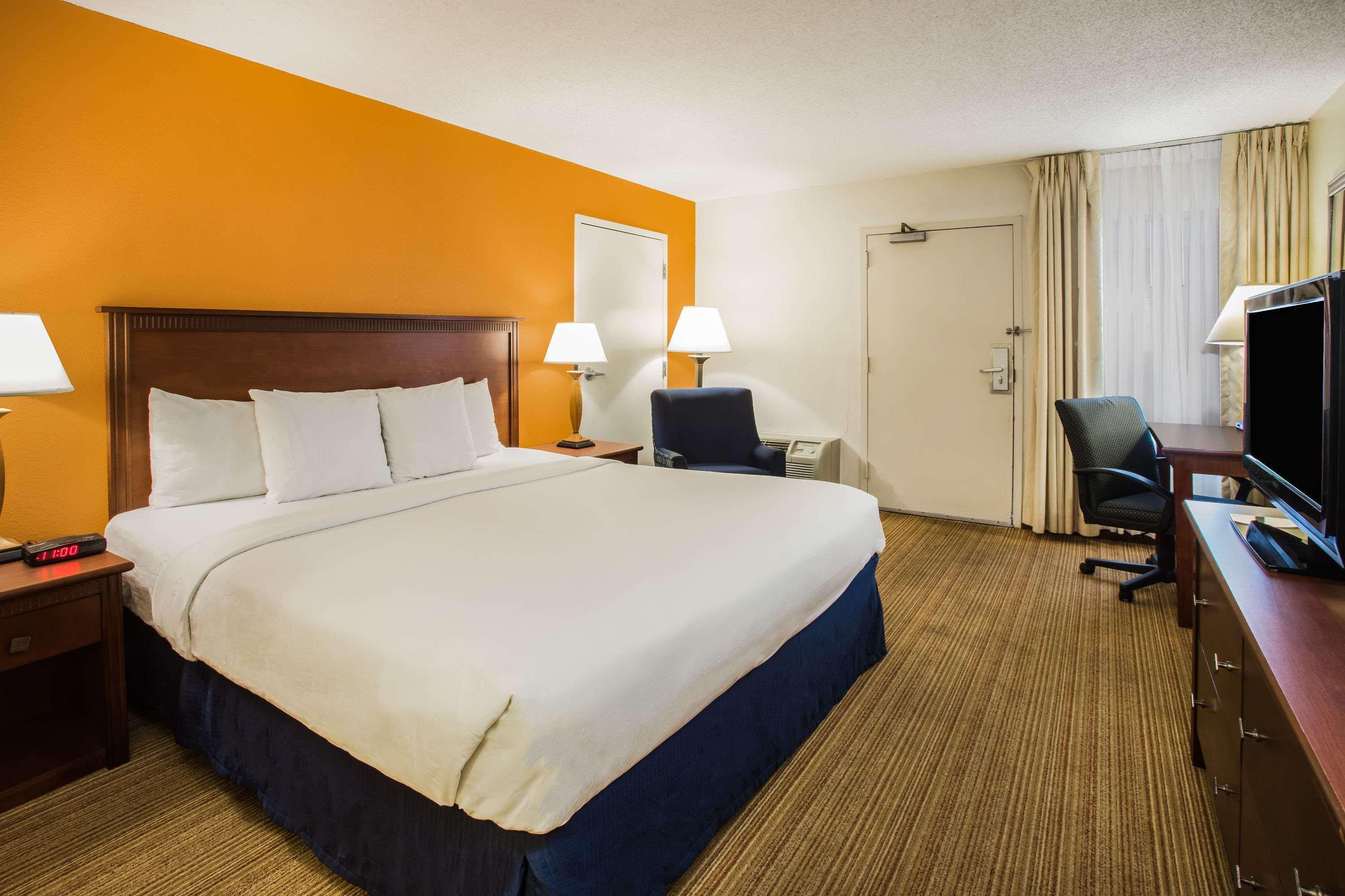 Days Inn Florence Near Civic Center — photo 4