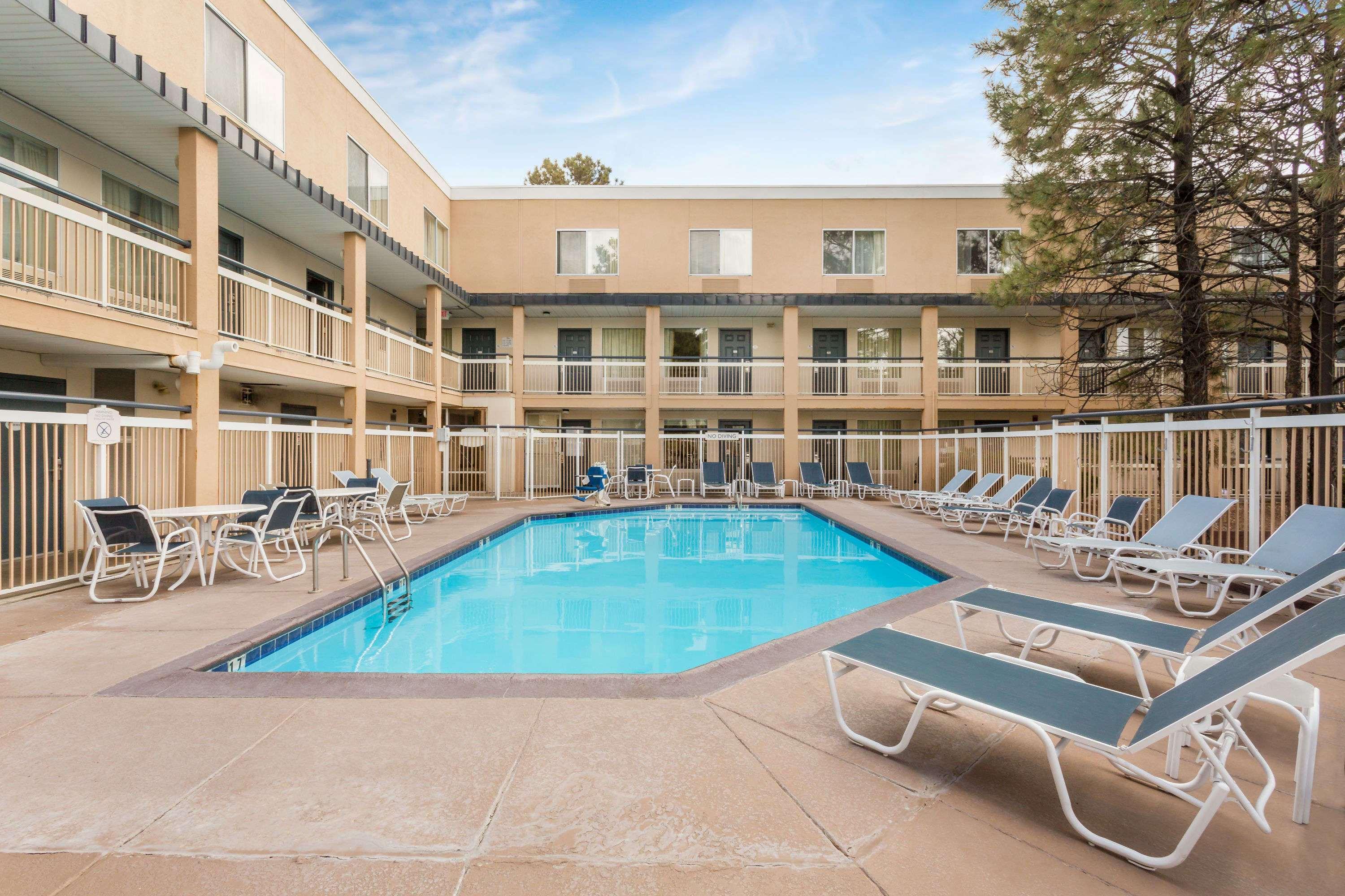 Baymont Inn & Suites Flagstaff — photo 3