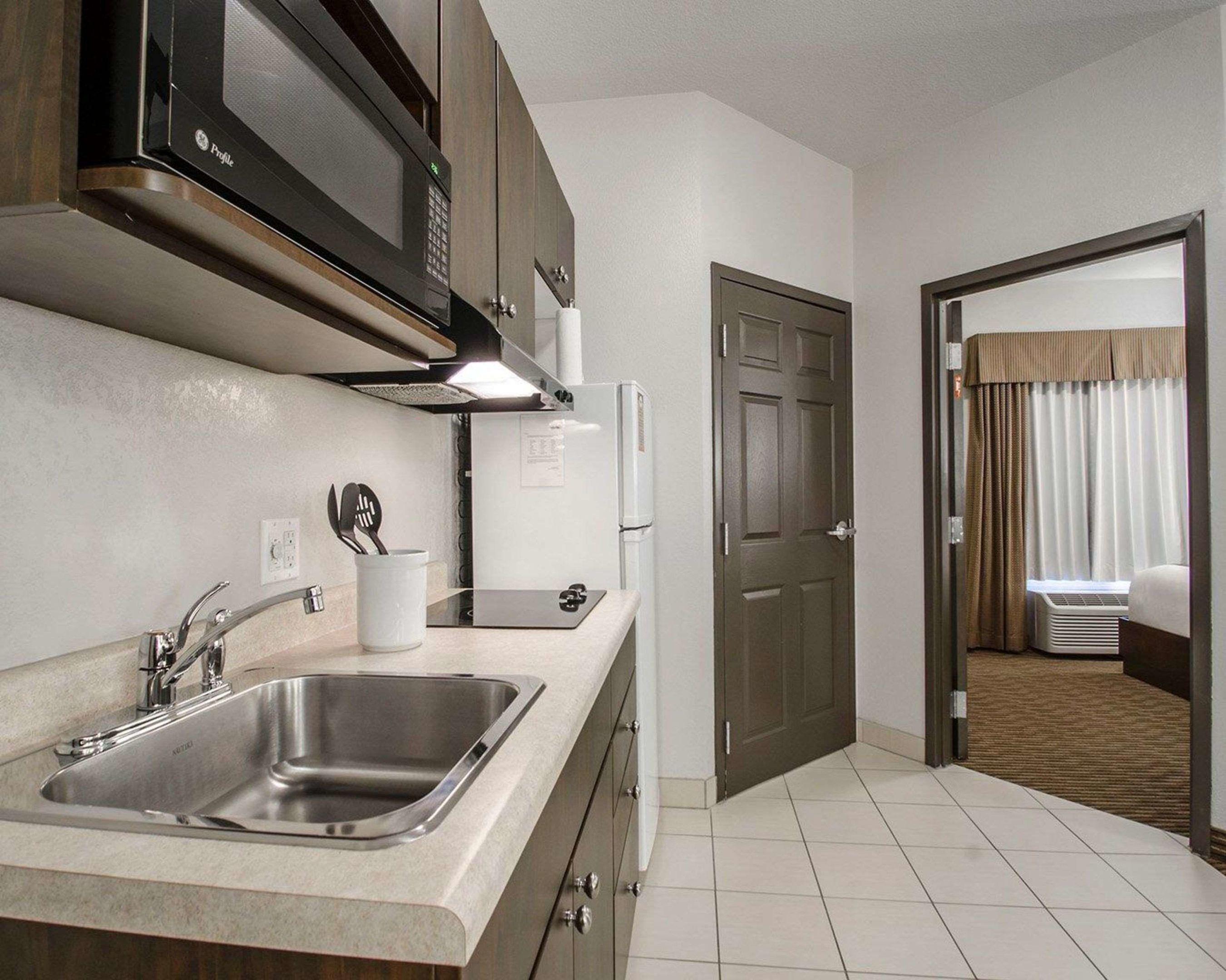 Quality Inn & Suites Estevan — photo 4